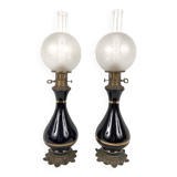 Paire de lampes à pétrole en porcelaine bleu de four, fin XIXe
