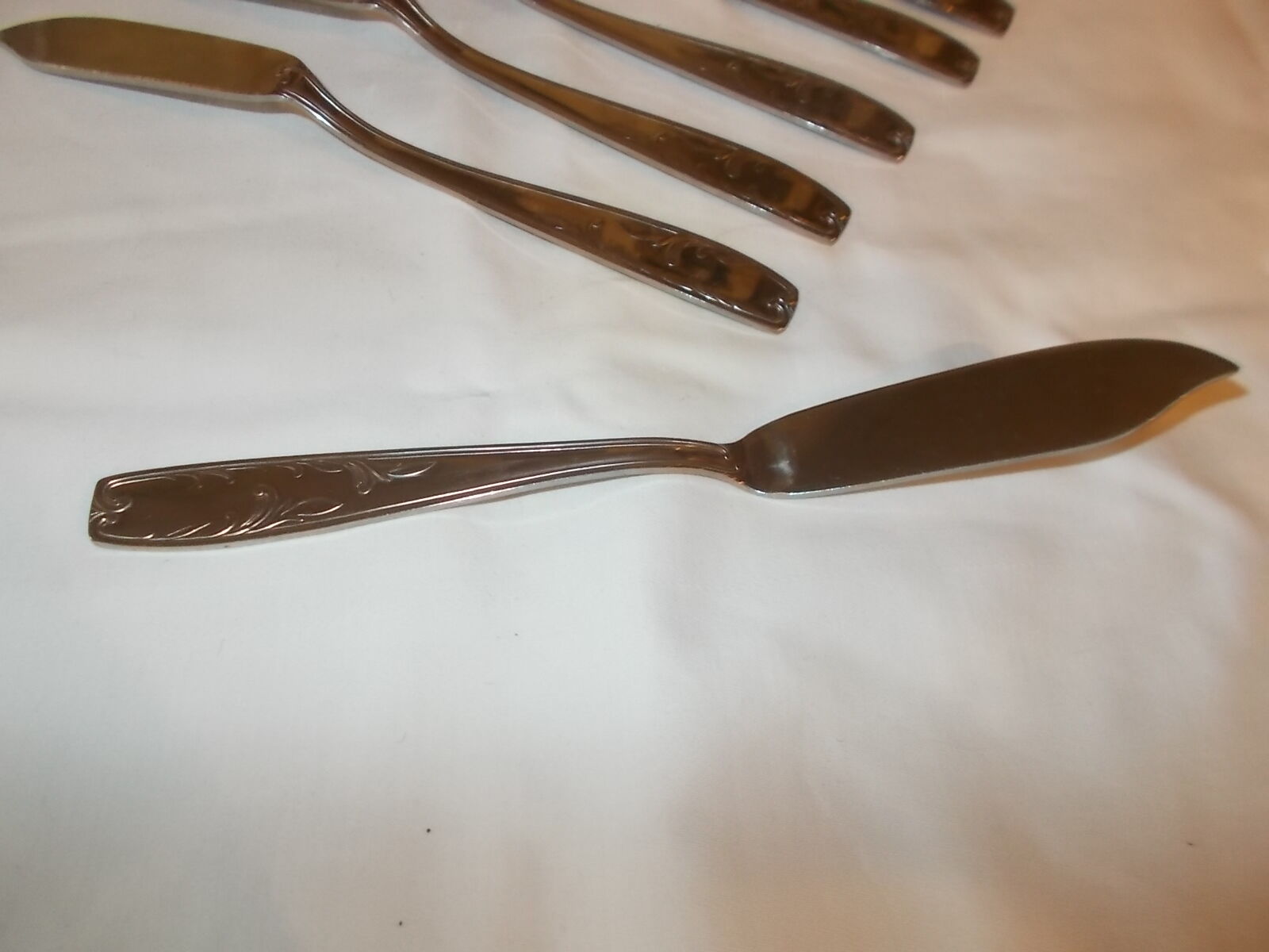lot 12 metal fish cutlery