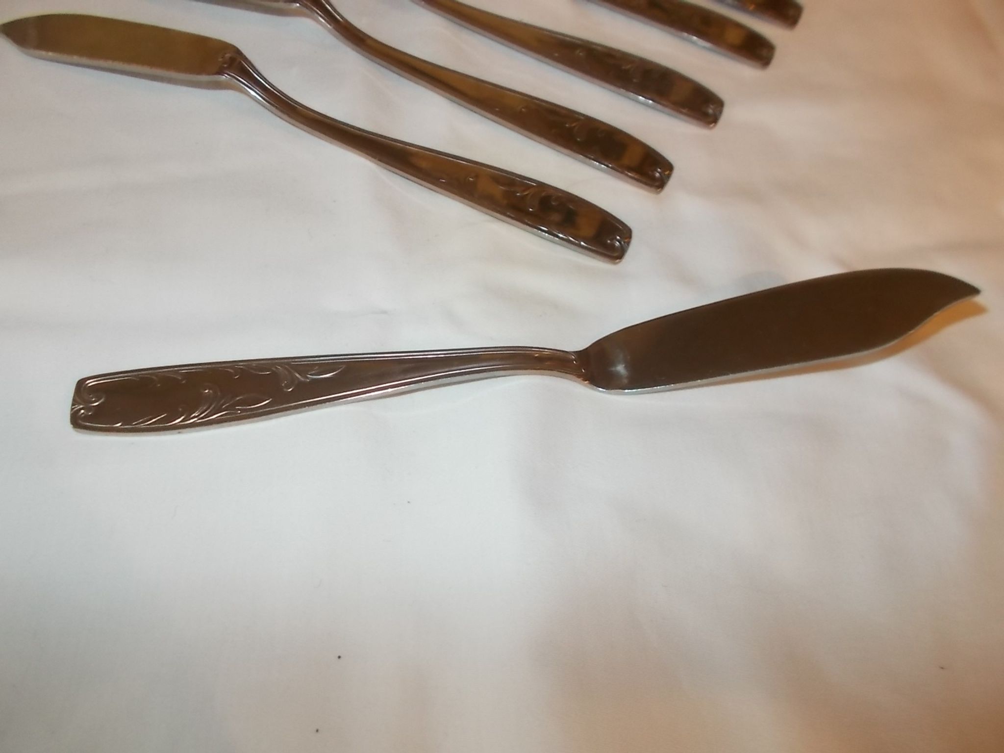 Lot of 12 metal fish cutlery sets.