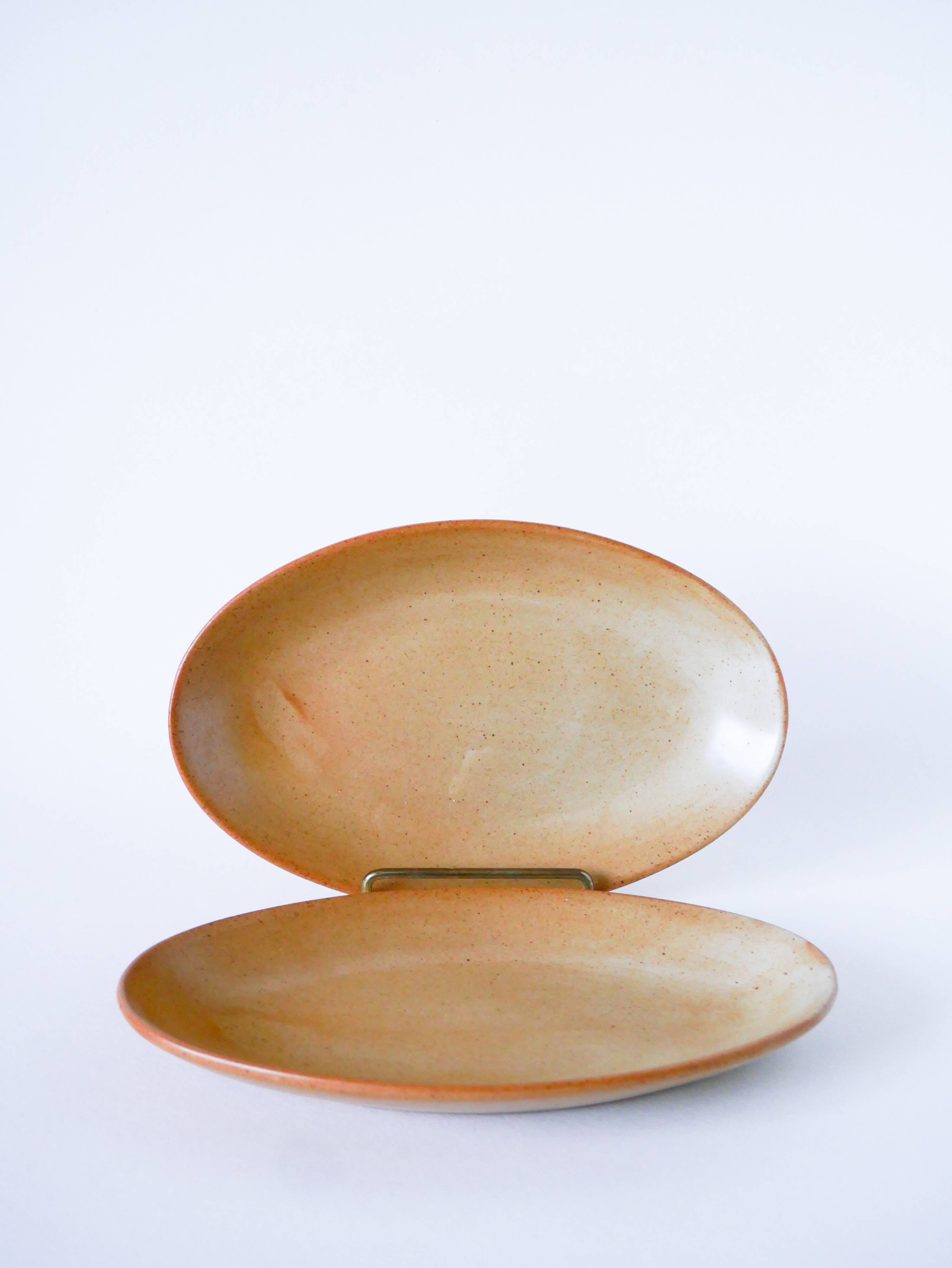 Pair of small oval dishes in stoneware, 1970