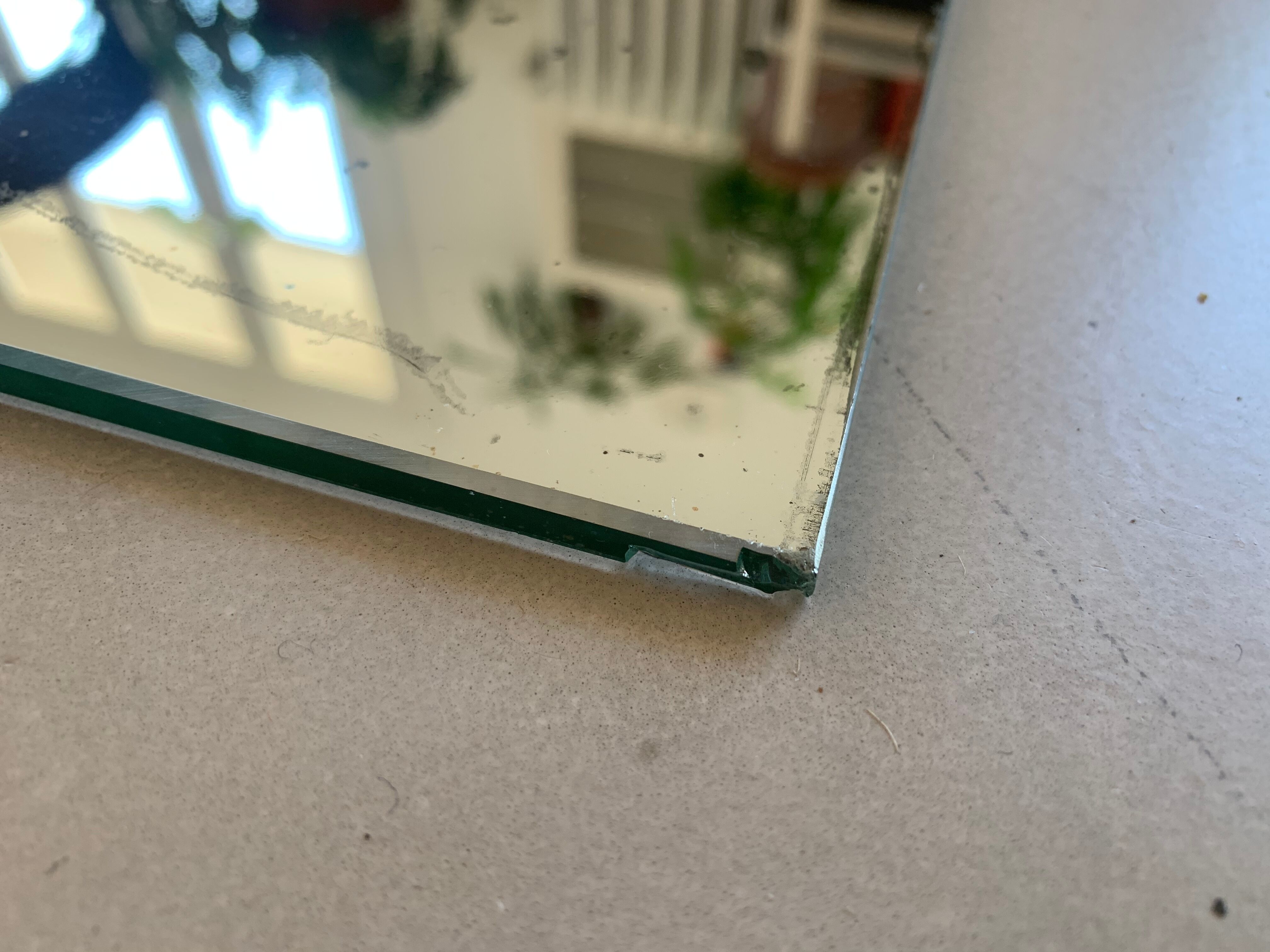 Small mirror stung 37x21cm