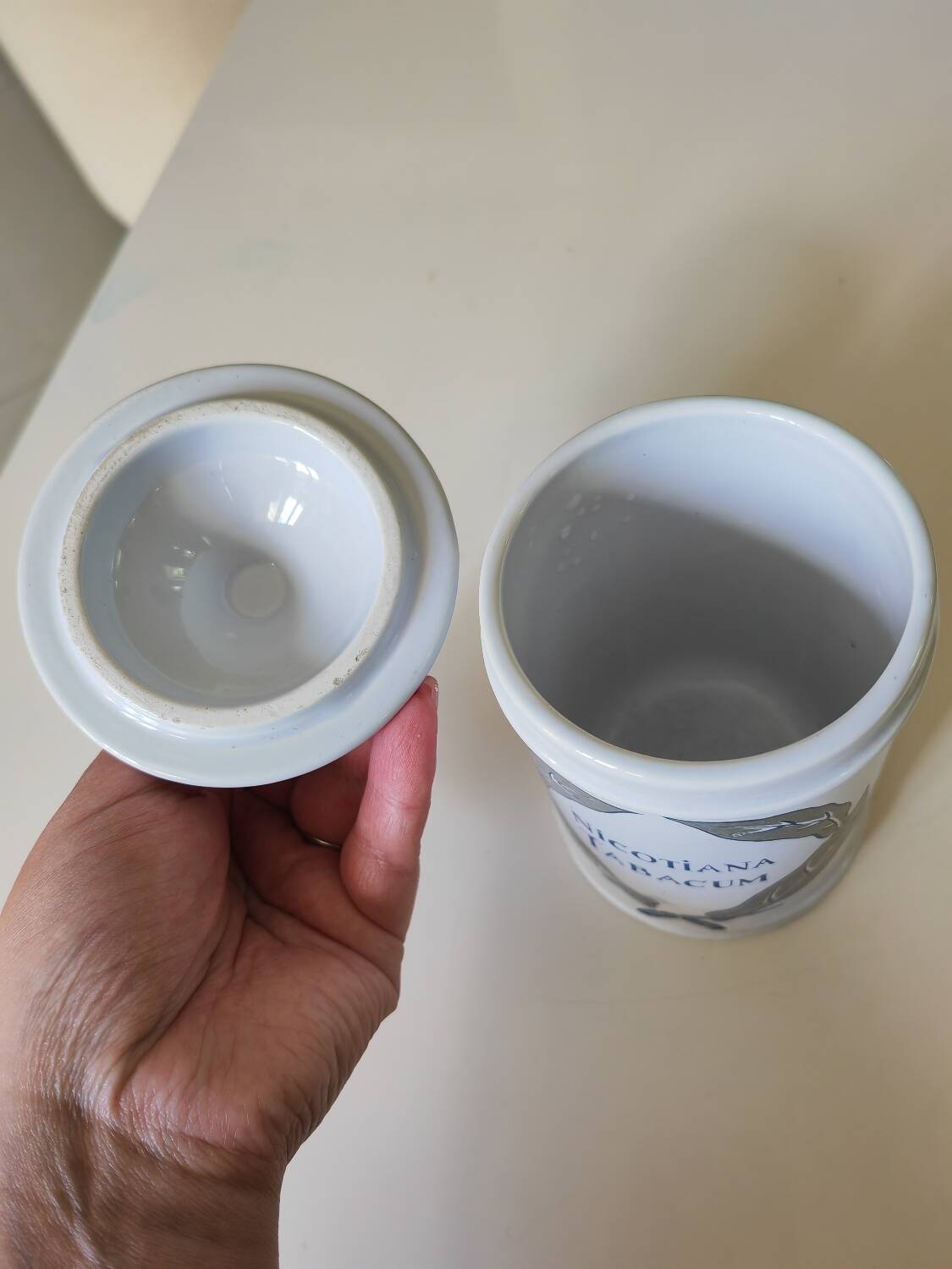 Nicotiana Tabacum Apothecary Jar