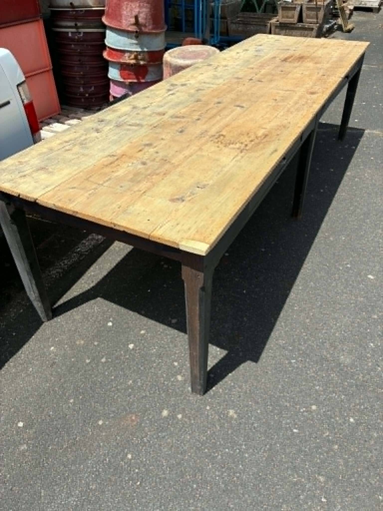 Black dining table in fir.