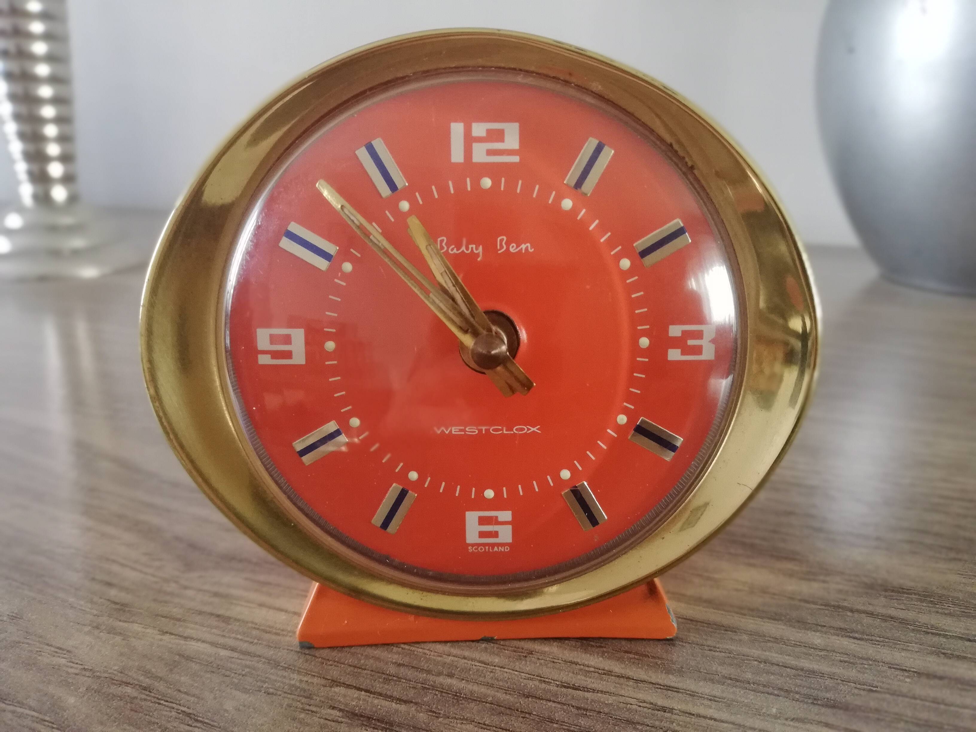 Réveil mécanique orange