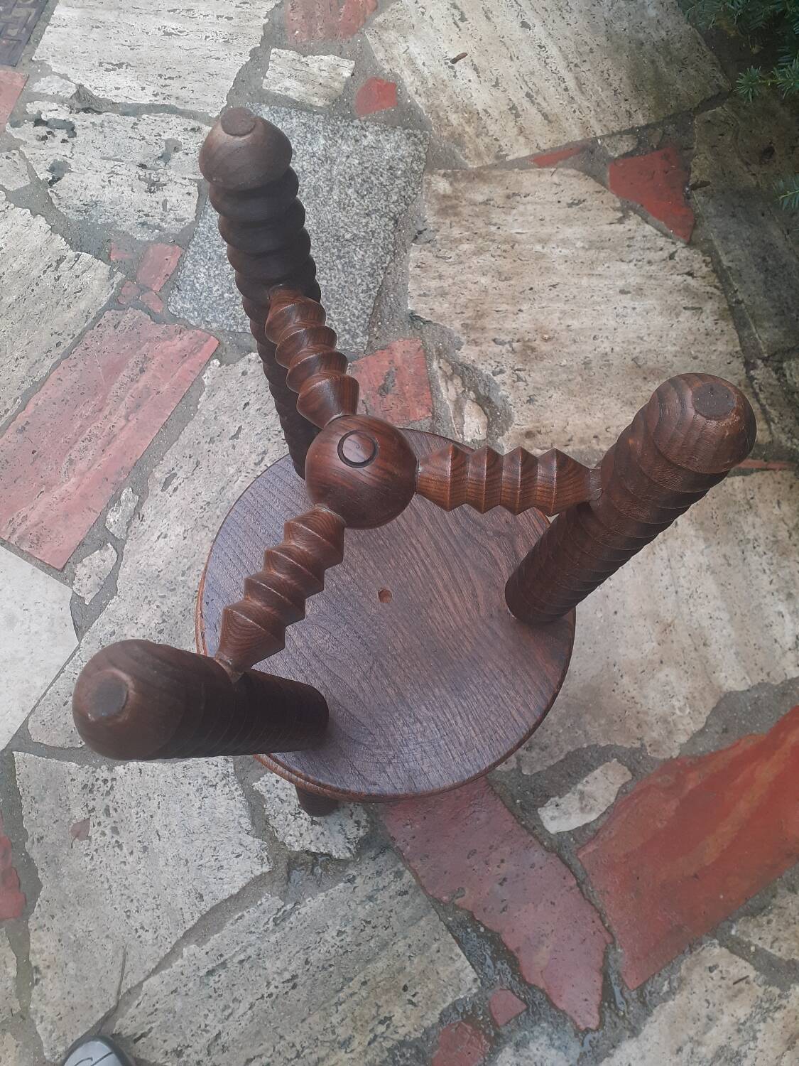 Low table with 2 small stools