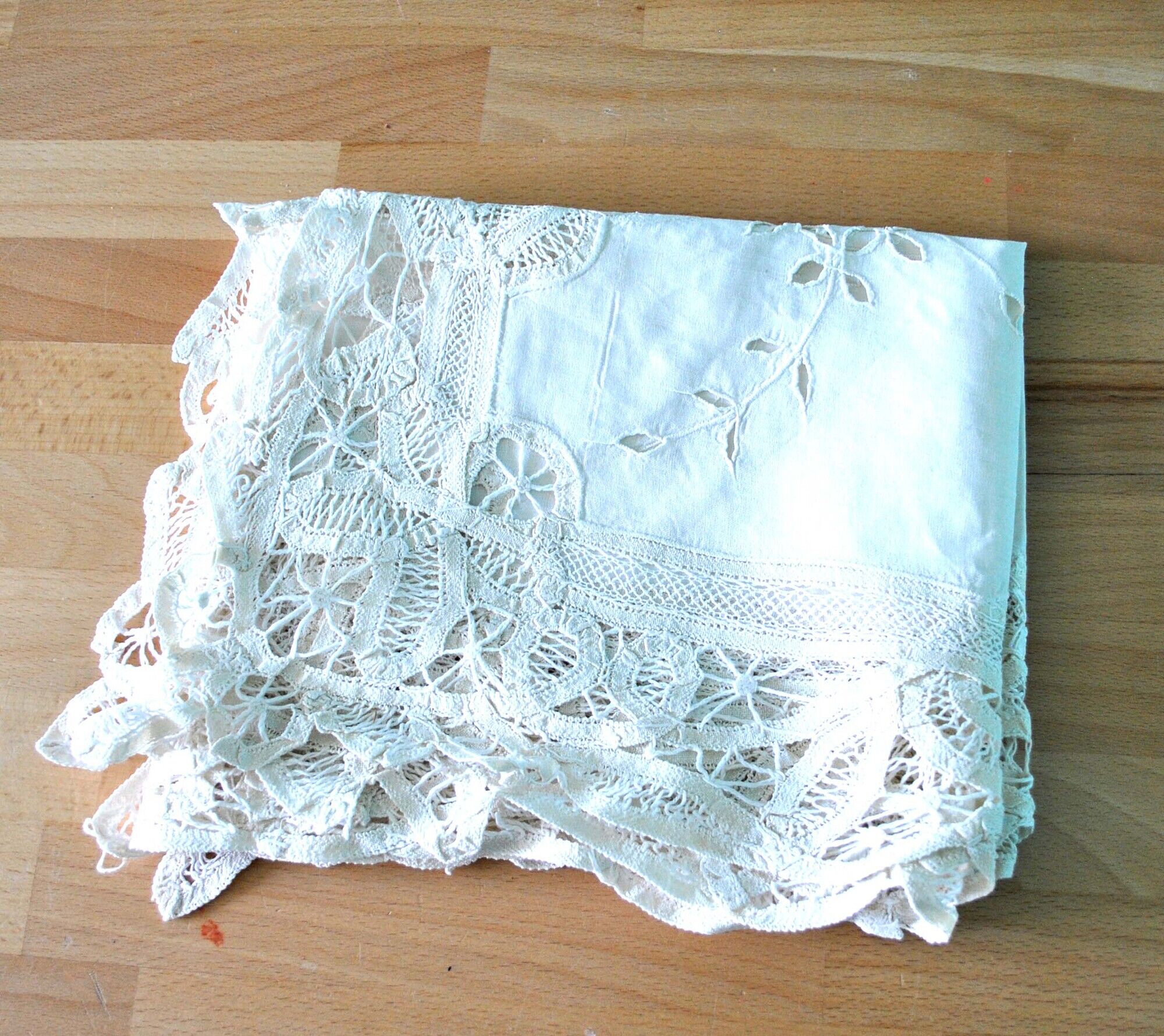 Vintage table runner lace tablecloth and openwork cotton embroidered 105x45 cm