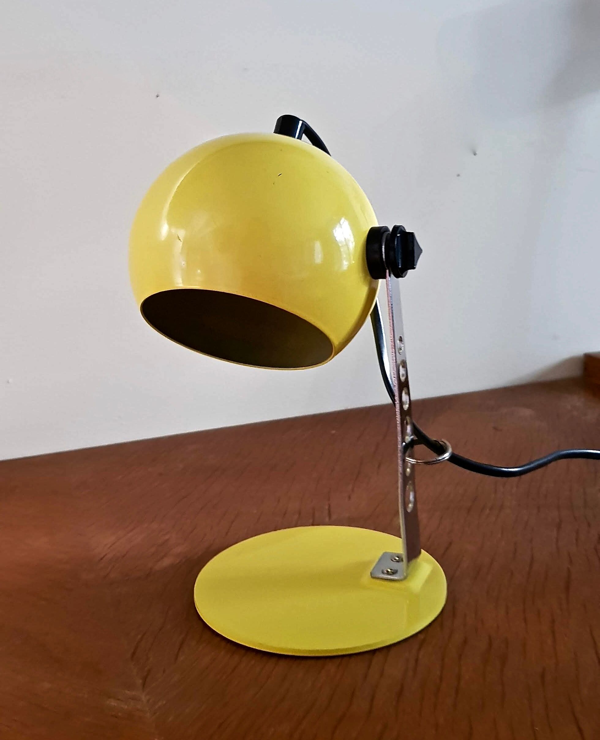 Chrome ball lamp and yellow metal