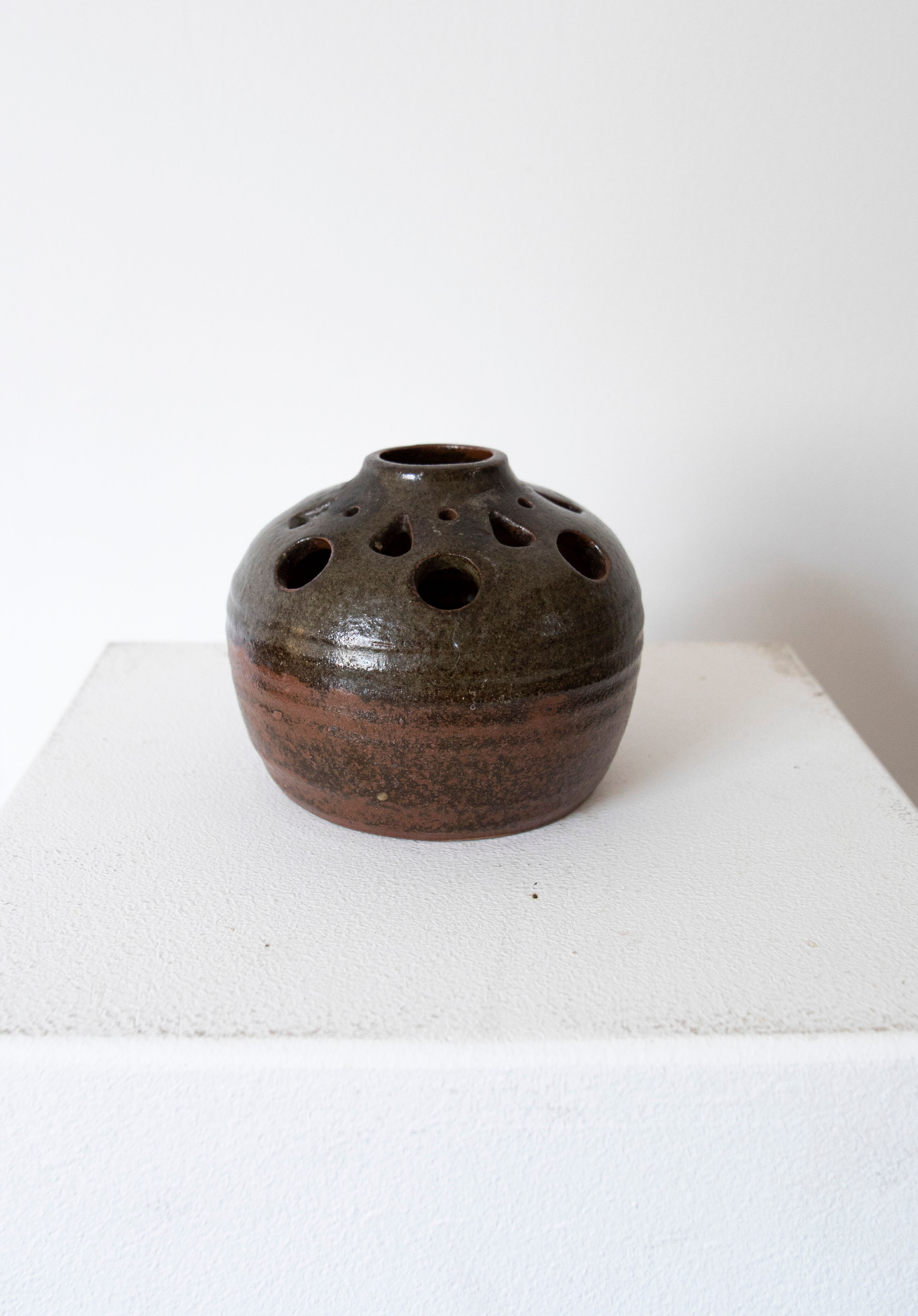 Fontgombault sandstone pic vase, 70s