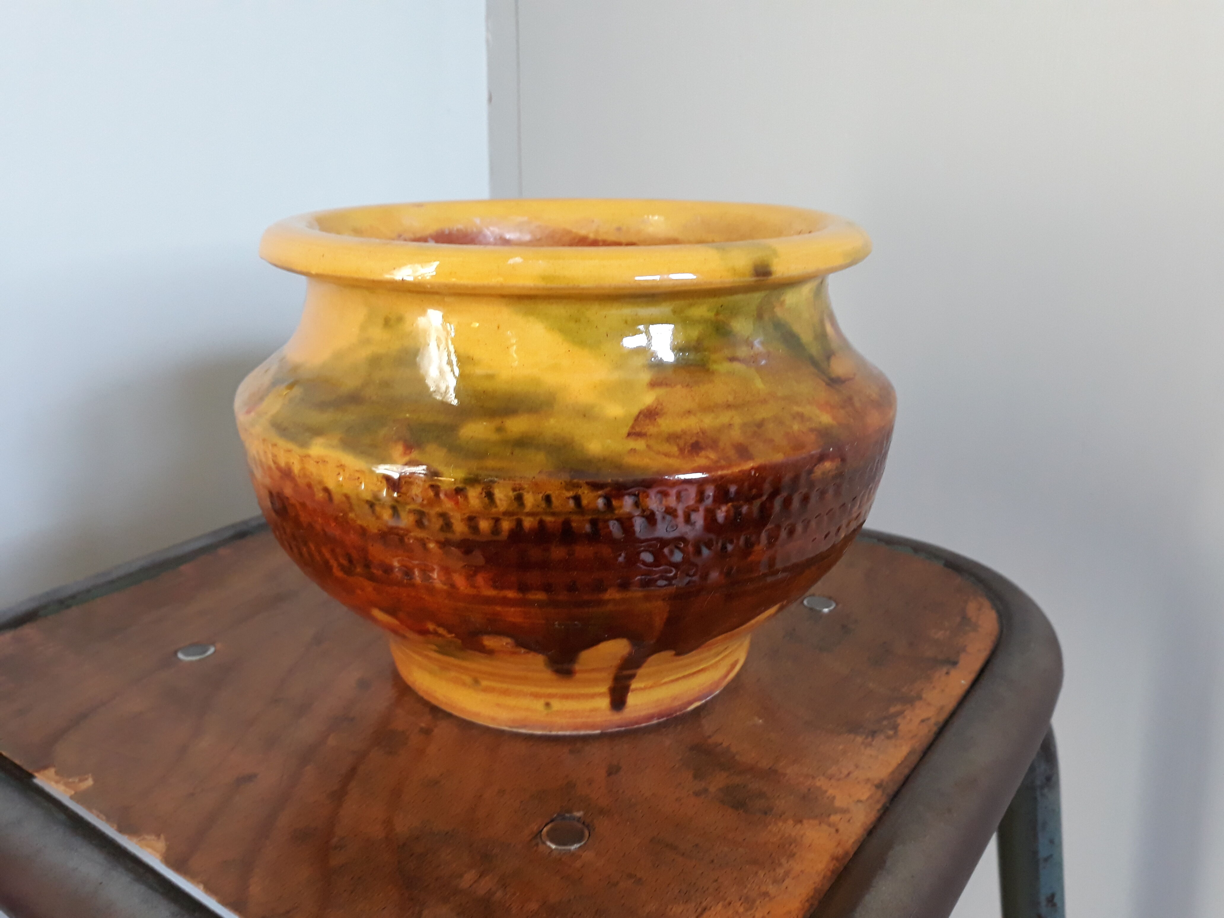 Flower pot planter with indoor plants