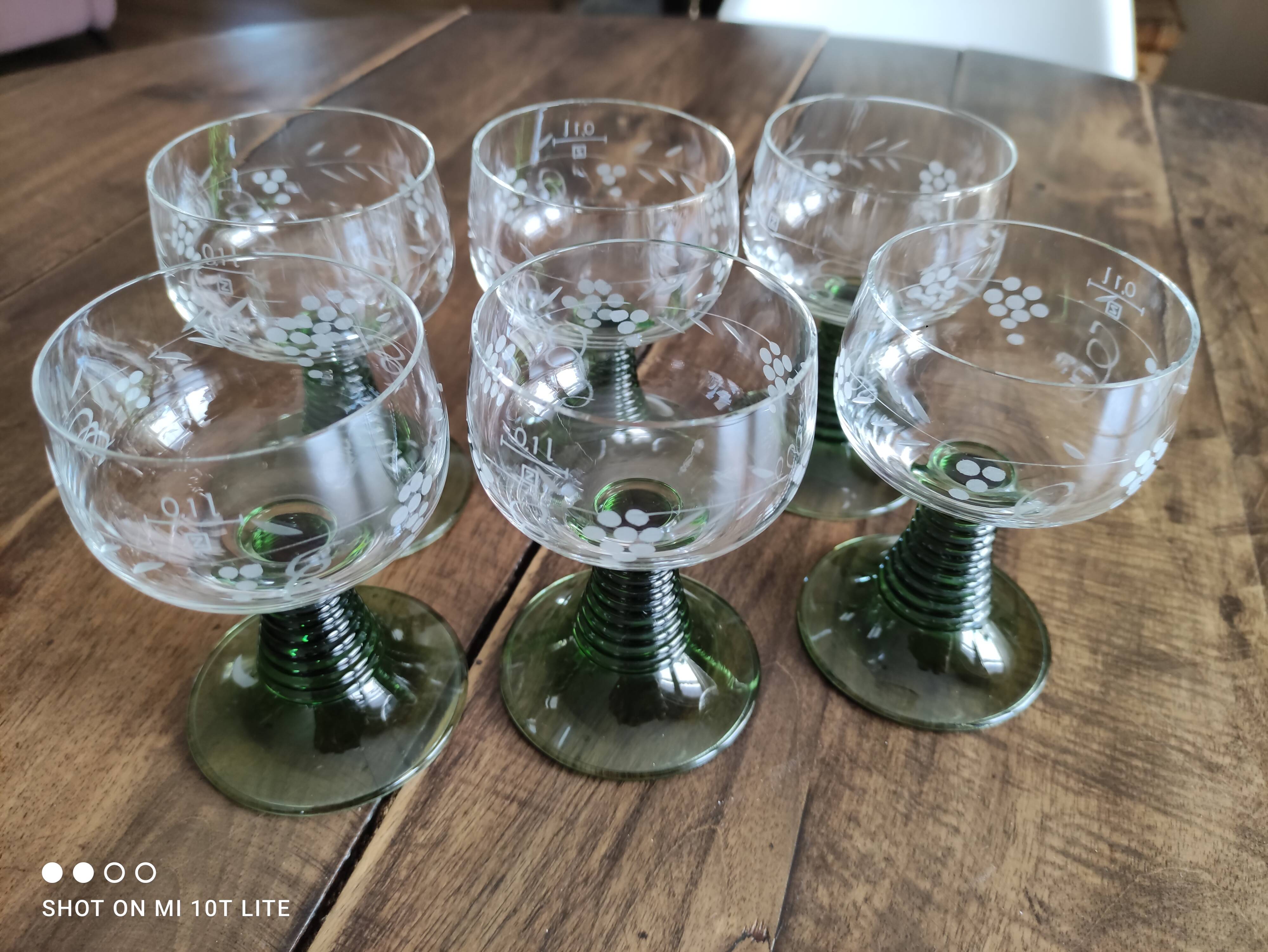 Set of 6 Alsatian wine glasses in chiseled crystal with green turned foot