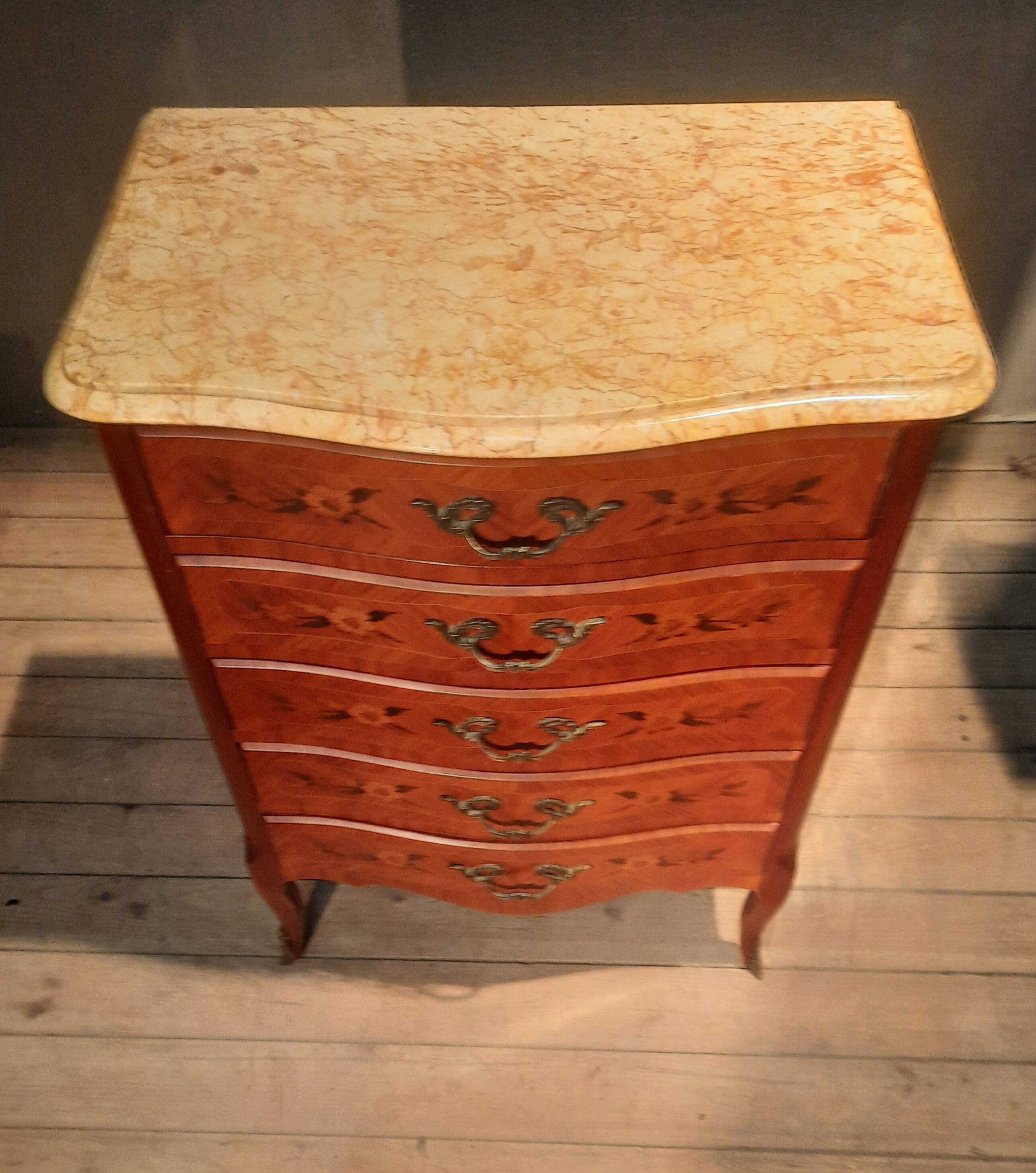 Flowered marquetry commode in Louis XV style