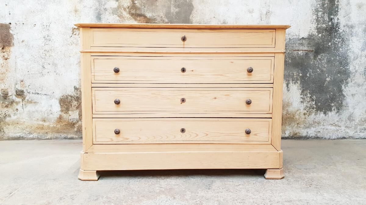 Antique pine chest of drawers
