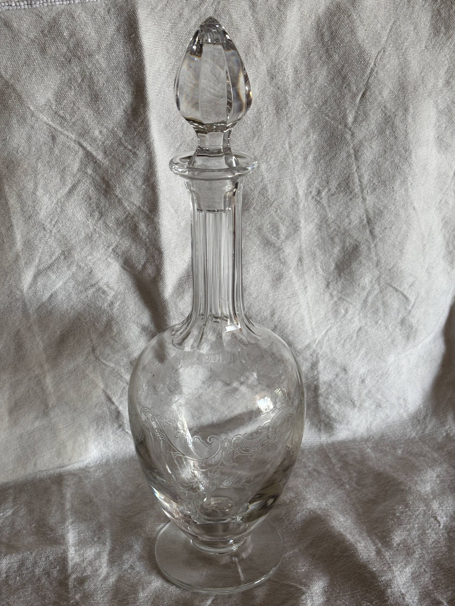 Antique engraved crystal carafe – floral decoration – matching Saint-Louis