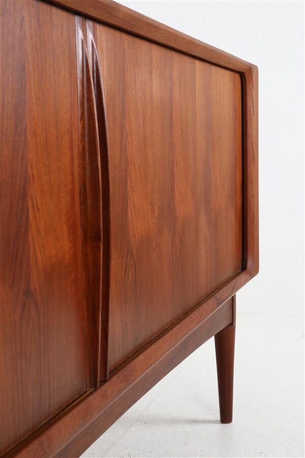 Enfilade en teck Bernhard Pedersen & Søn avec portes tambour / design danois du milieu du siècle moderne / années 1960
