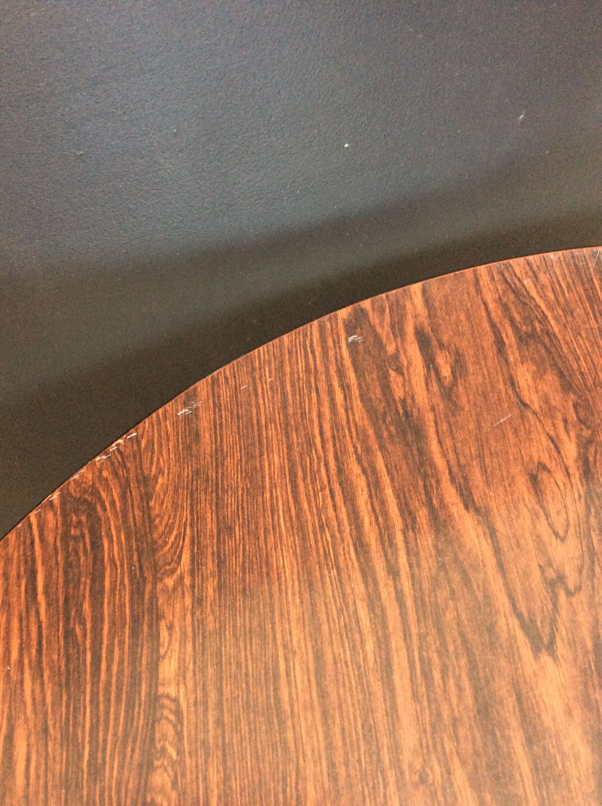 Round coffee table in formica of the 70s