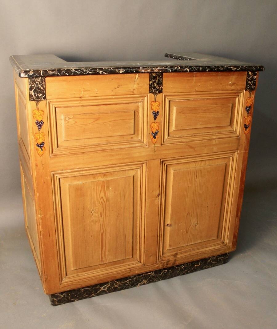 Counter bank with grape decoration