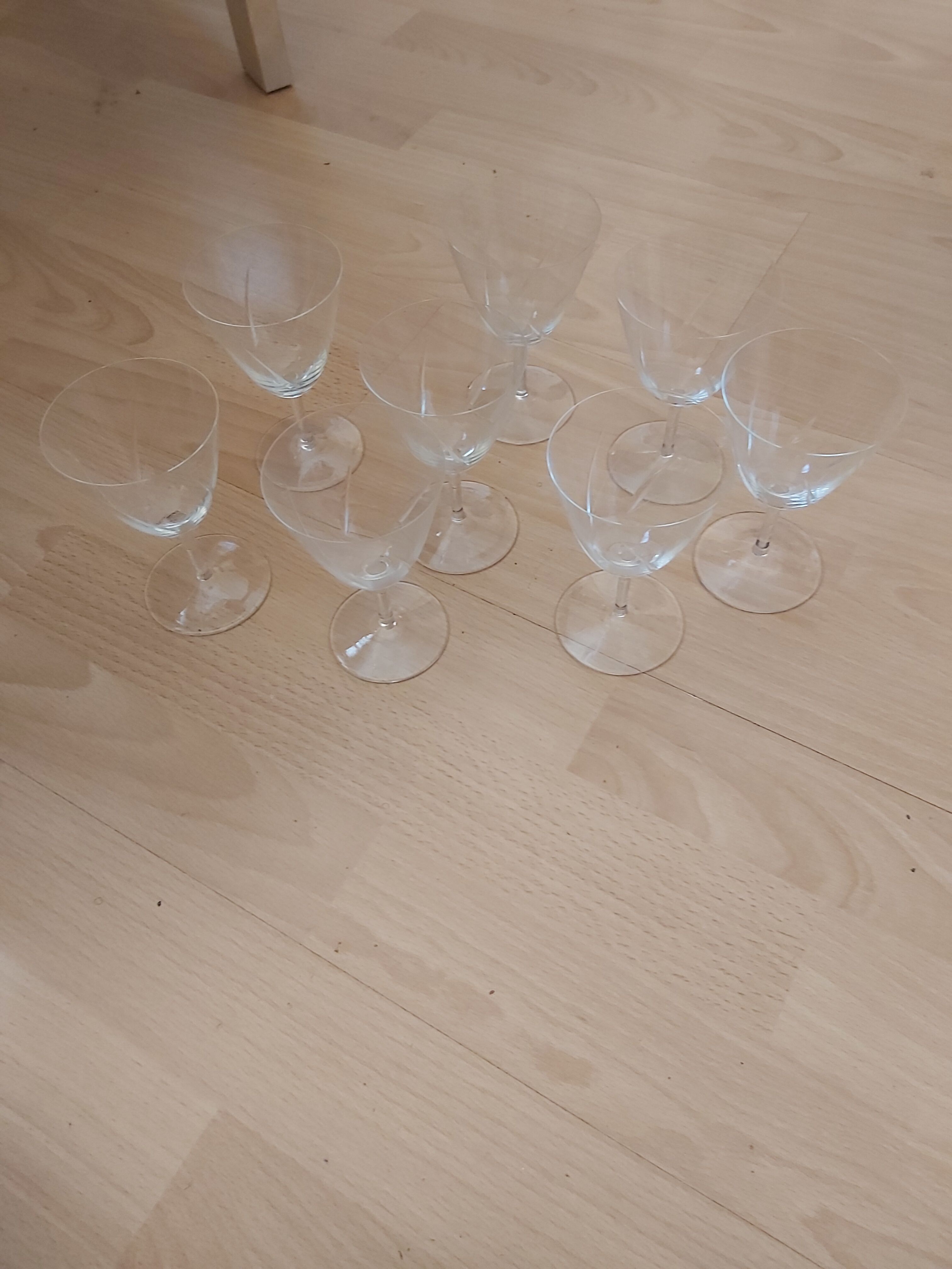 Set of 8 crystal glasses