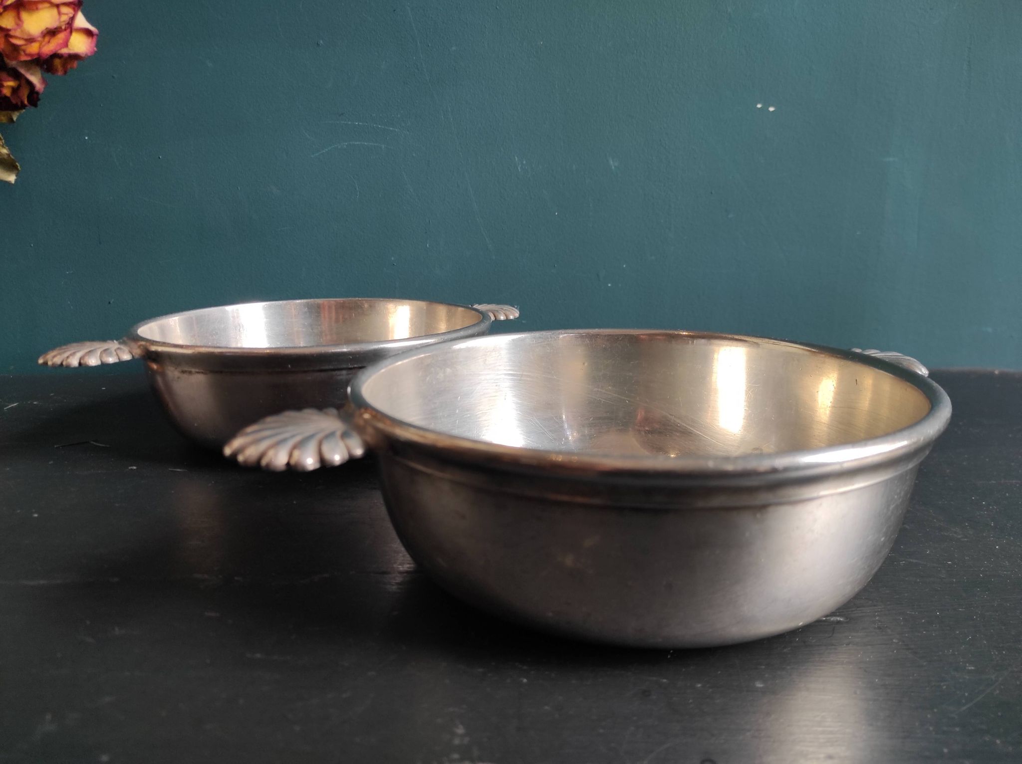 Set of two French silver plated serving plates, by Felix Frères orfèvrerie