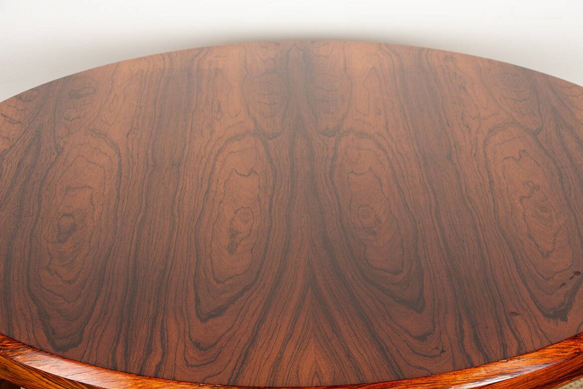 Danish round rosewood coffee table model 283 by Johannes Andersen.