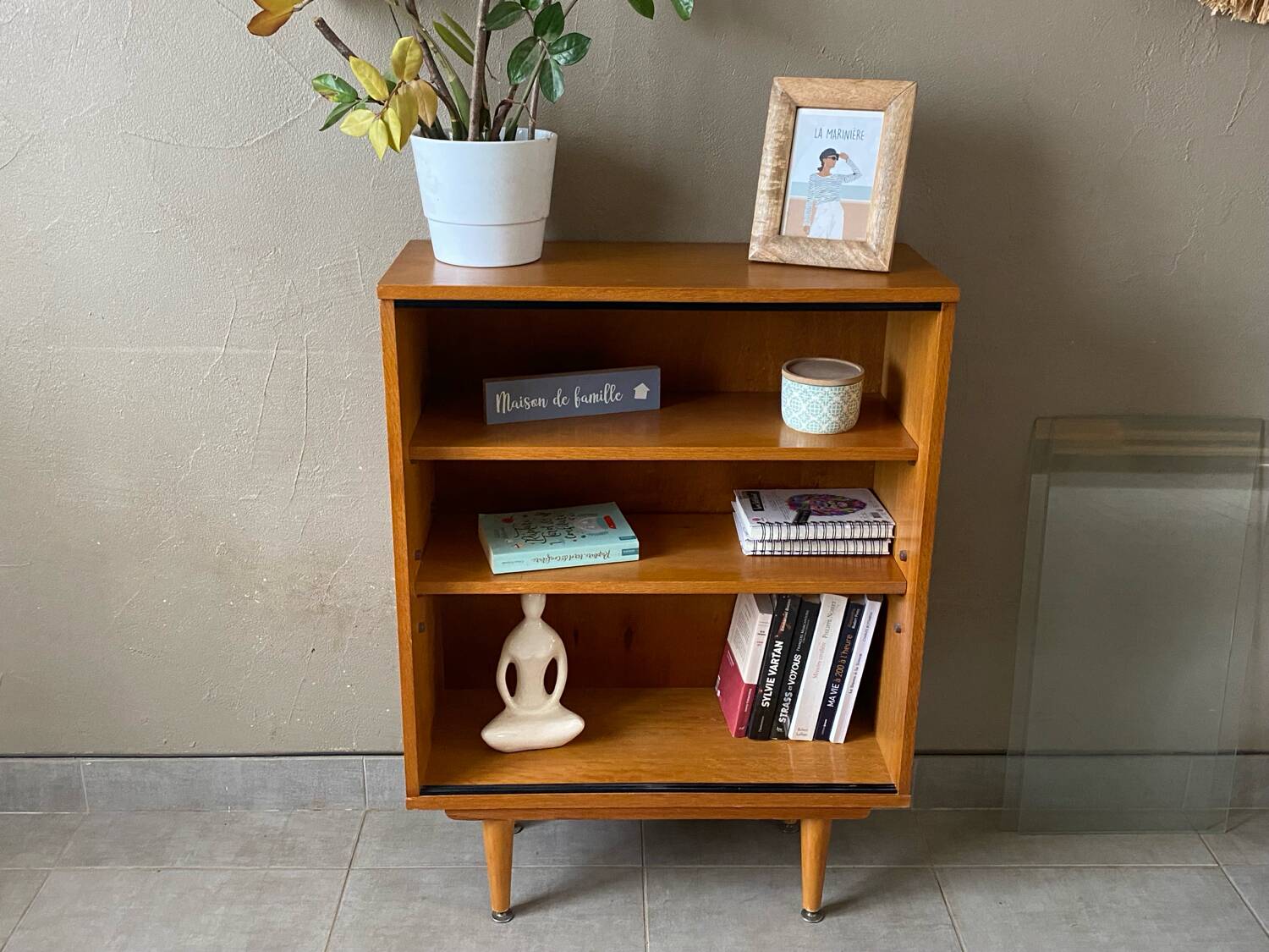 Very beautiful vintage library display case from the 60s