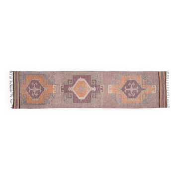 Tapis de couloir vintage turc Oushak fait main en laine et coton violet, années 1970
