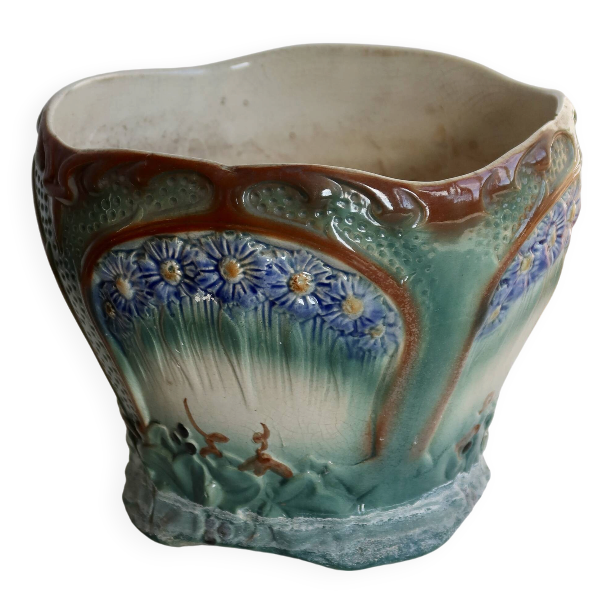 Large vintage cache-pot in Art Nouveau barbotine style – Floral decor