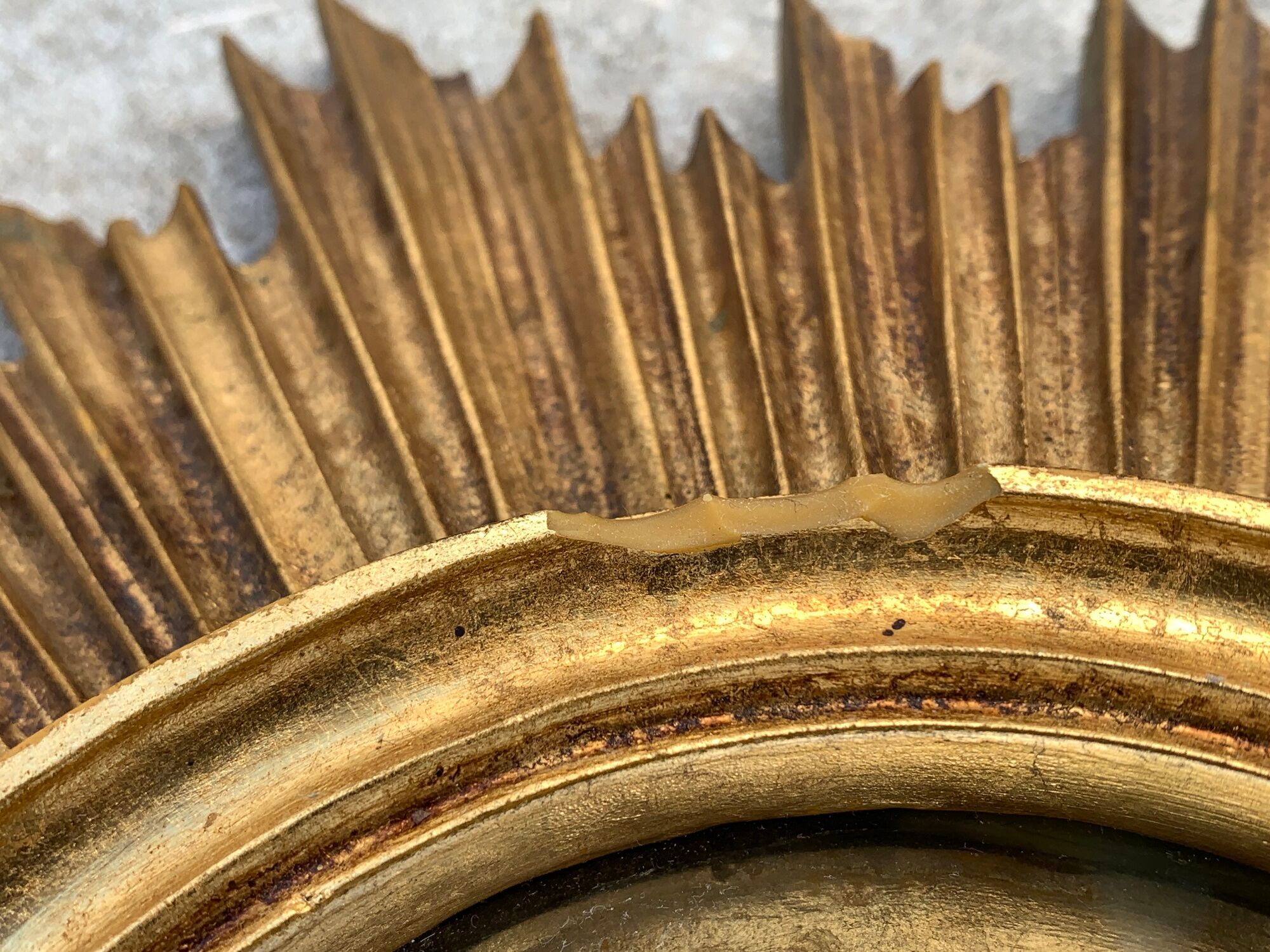 Mirror sun or wooden witch, gilded with gold leaf, diameter 41 cm
