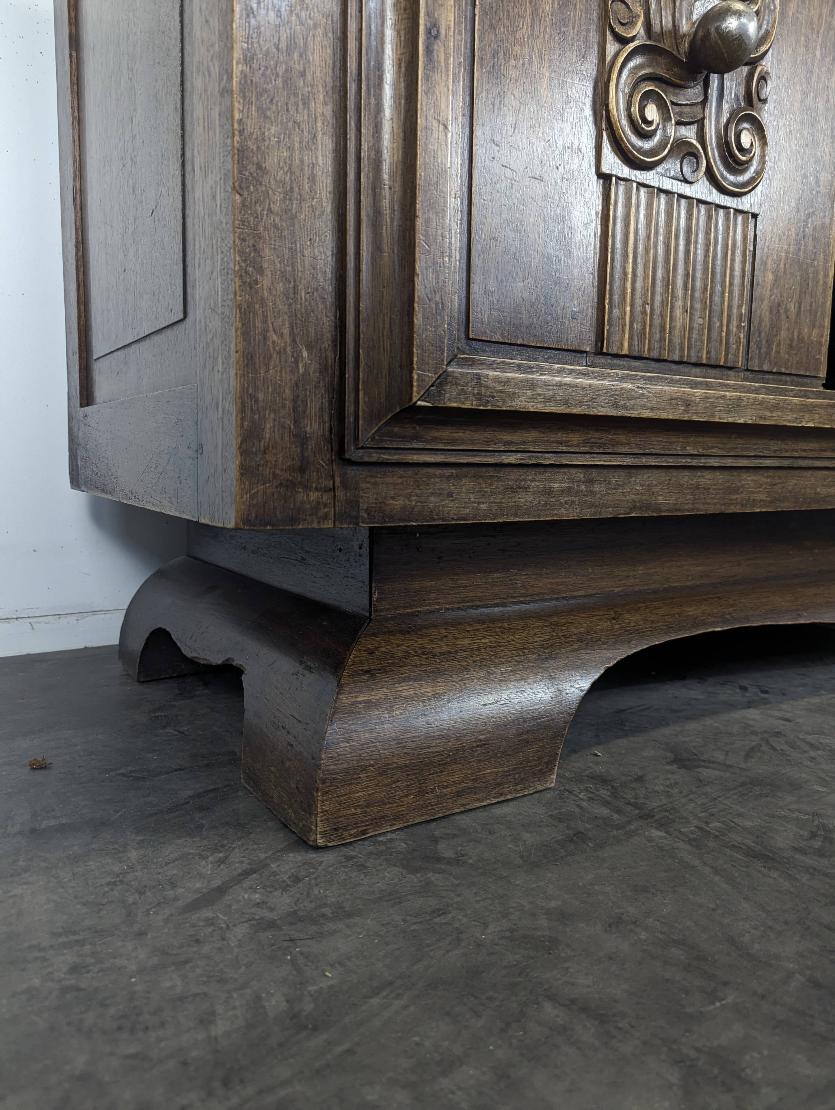 Art Deco oak enfilade with a diamond point decoration.