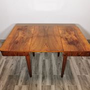 Table à manger par Jindrich Halabala