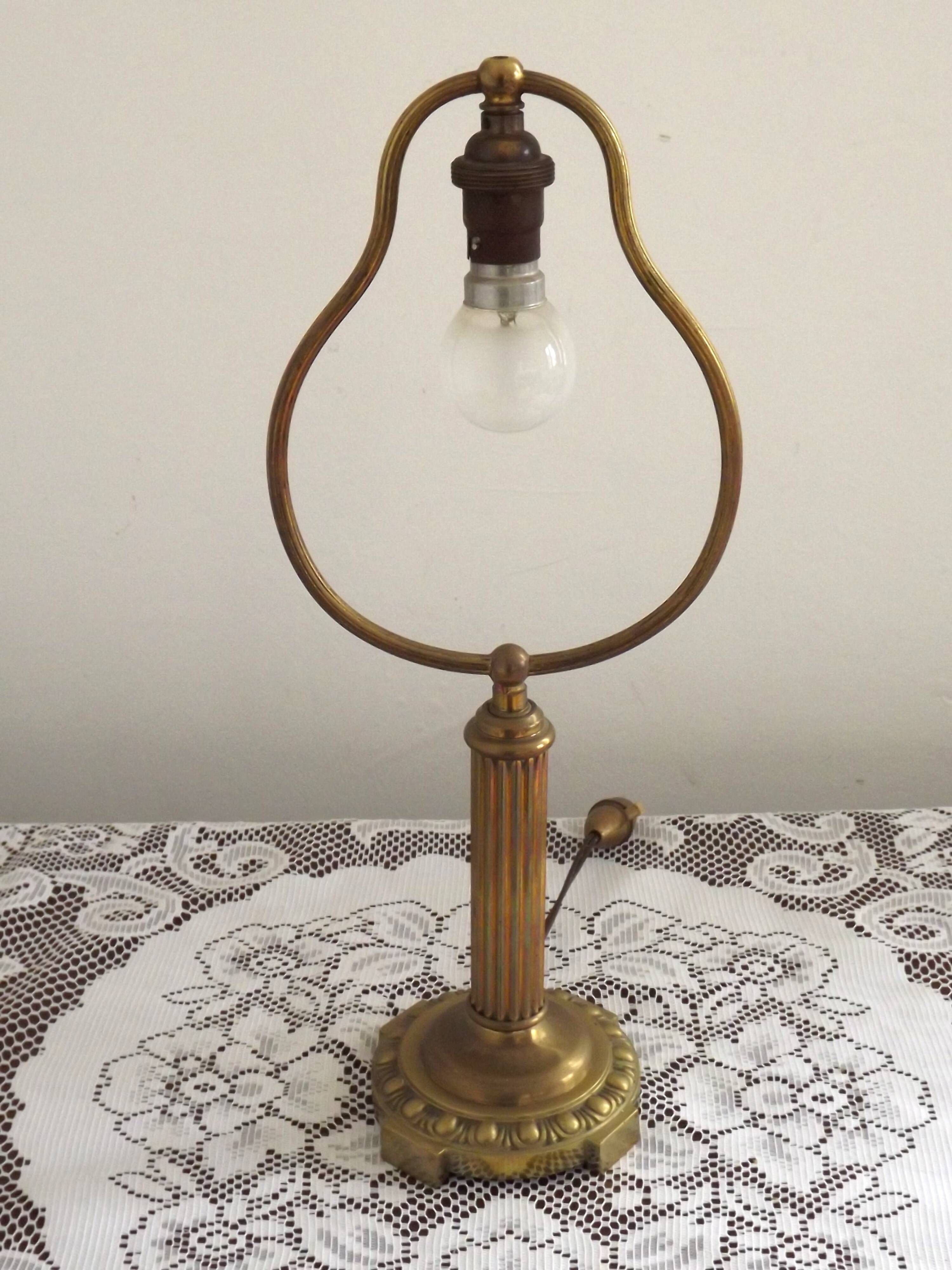 Traditional Style Vintage French Brass Table Lamp Round Footed Base
