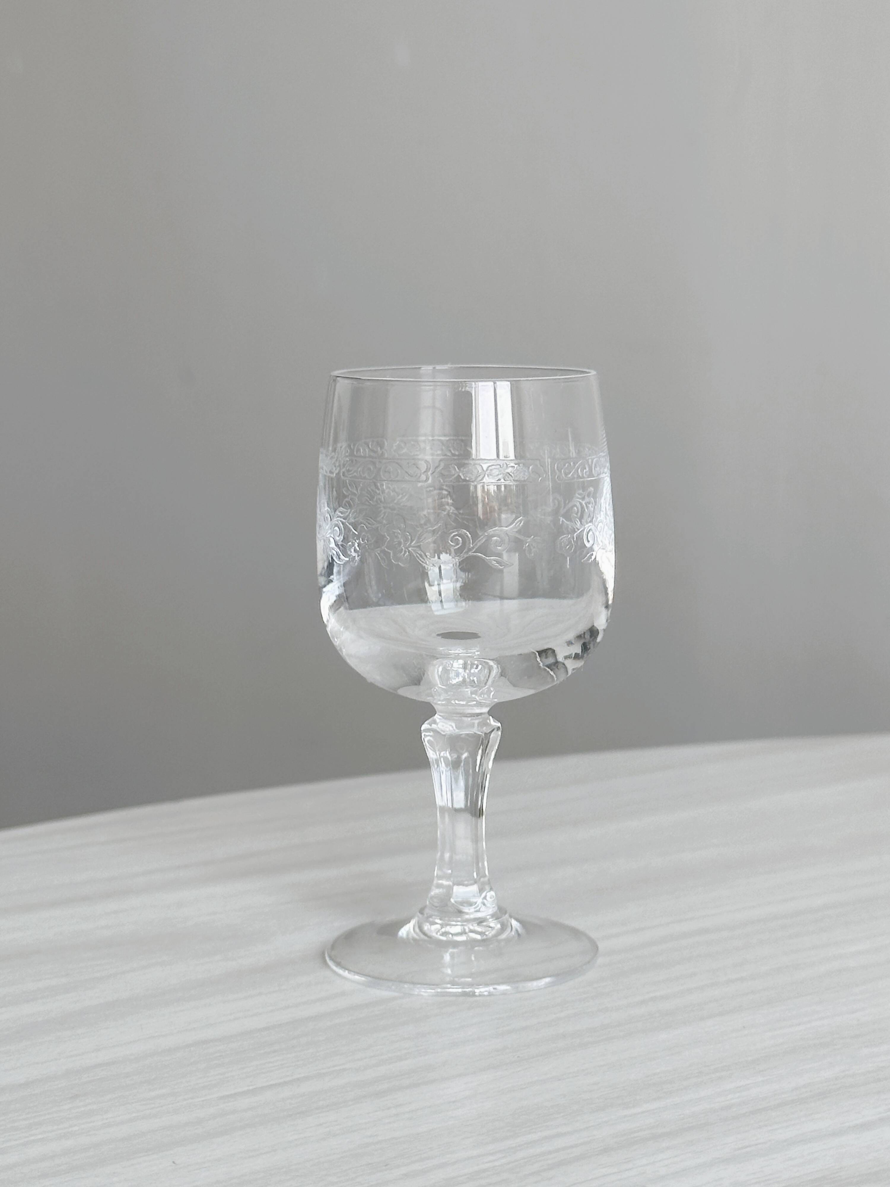 Set of 6 chiseled crystal liqueur glasses