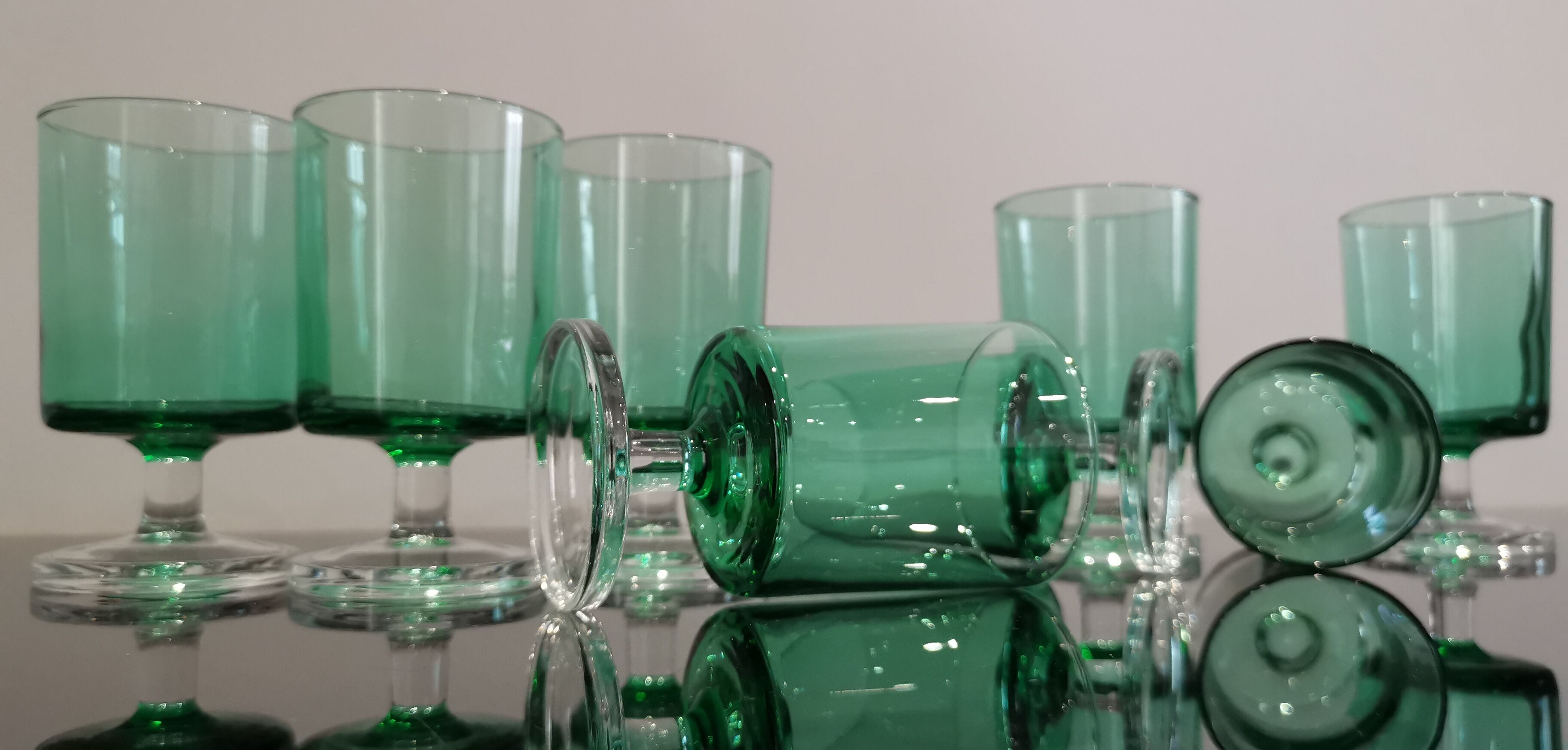 8 Emerald green wine/water glasses on foot model suede luminarc