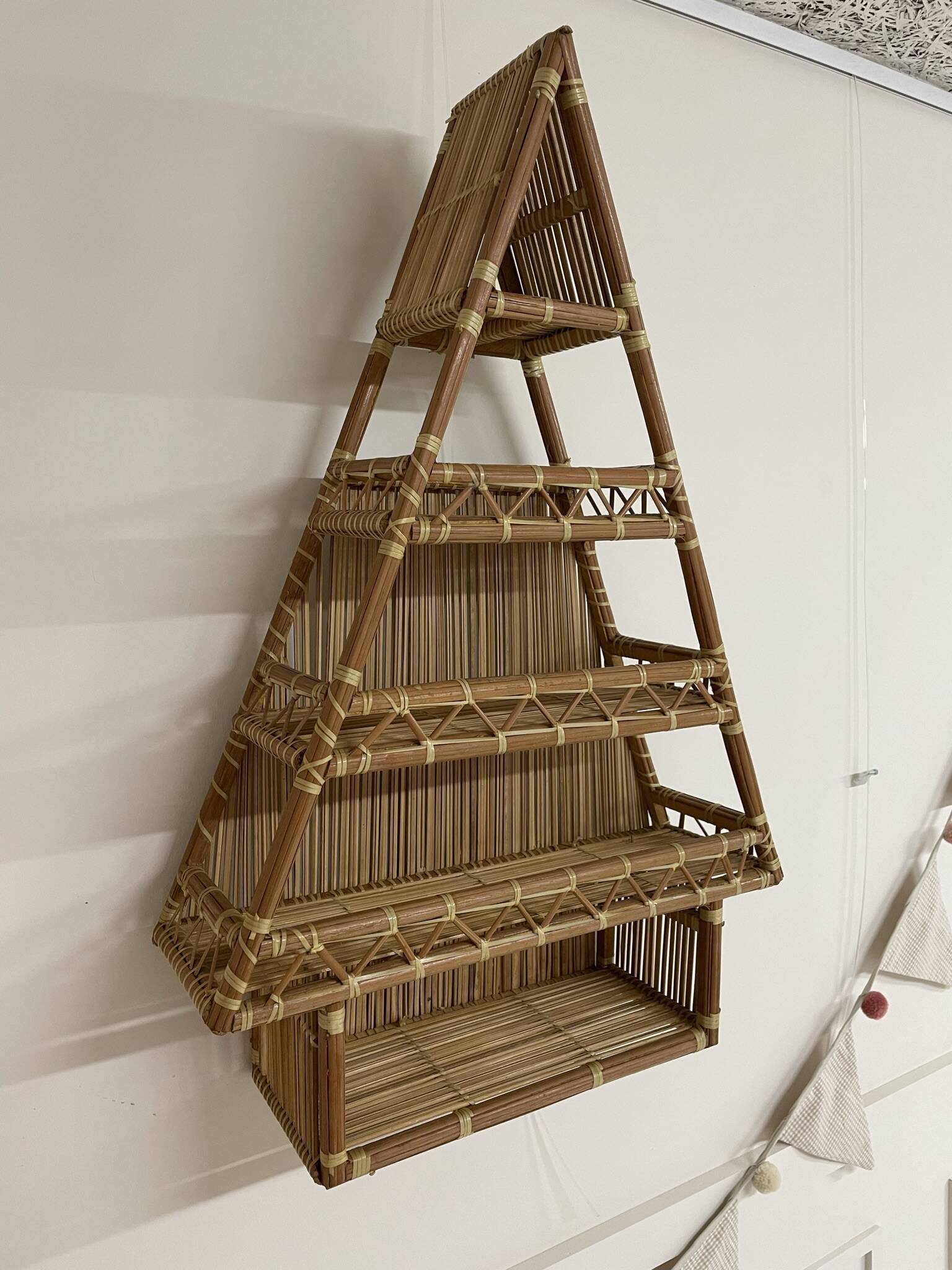 Etagère en forme de sapin