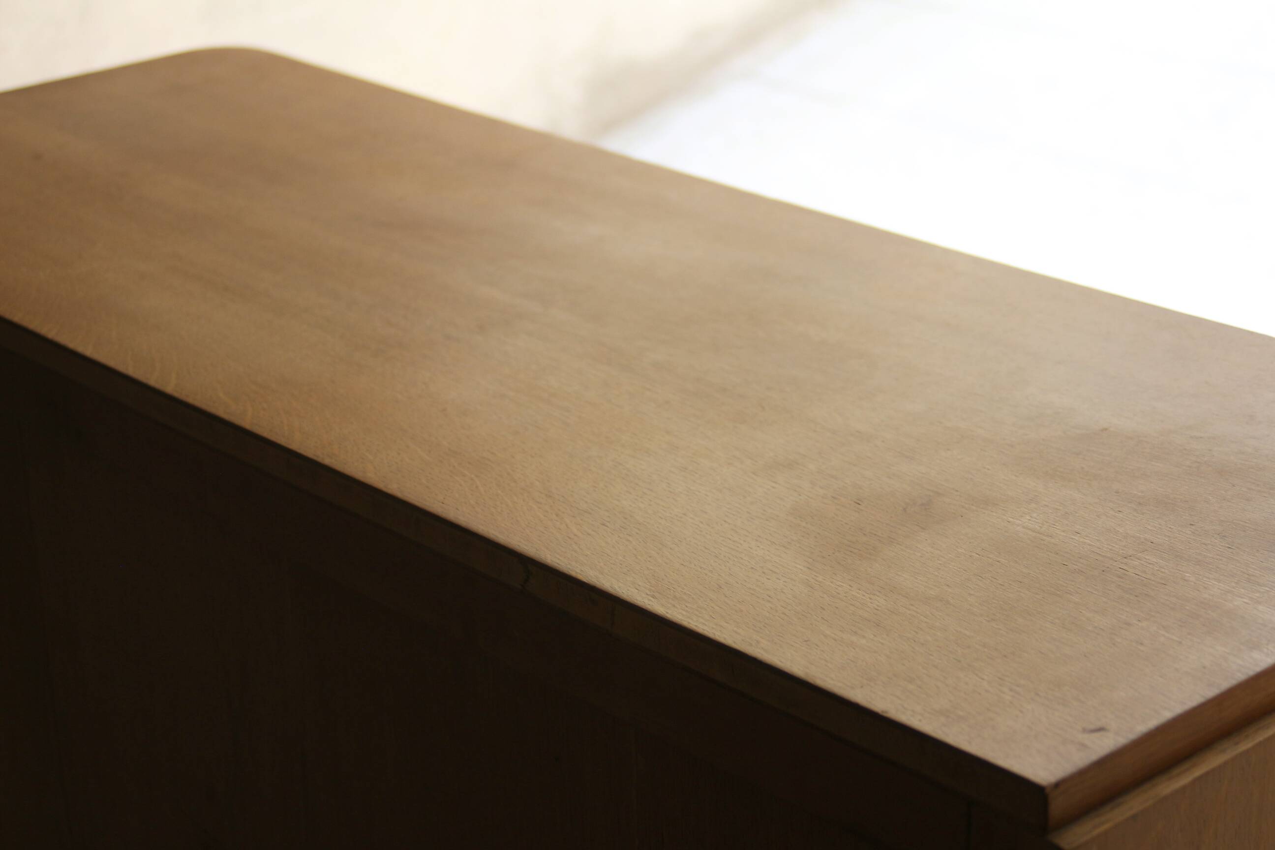 Art Deco oak chest of drawers (1950s/1960s). Very good condition.