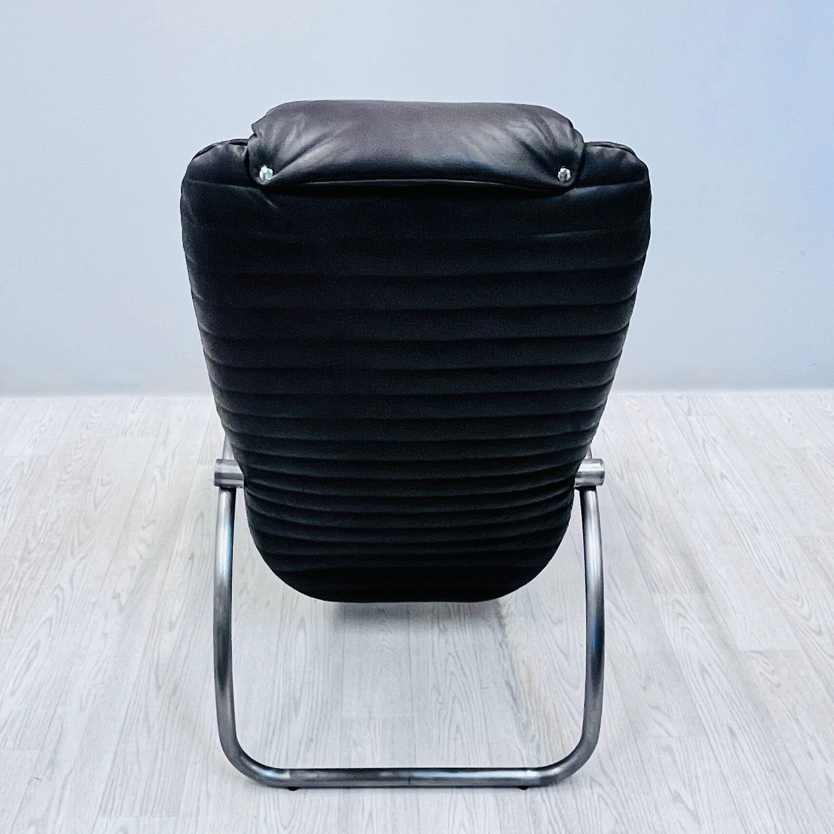 Leather lounge chair