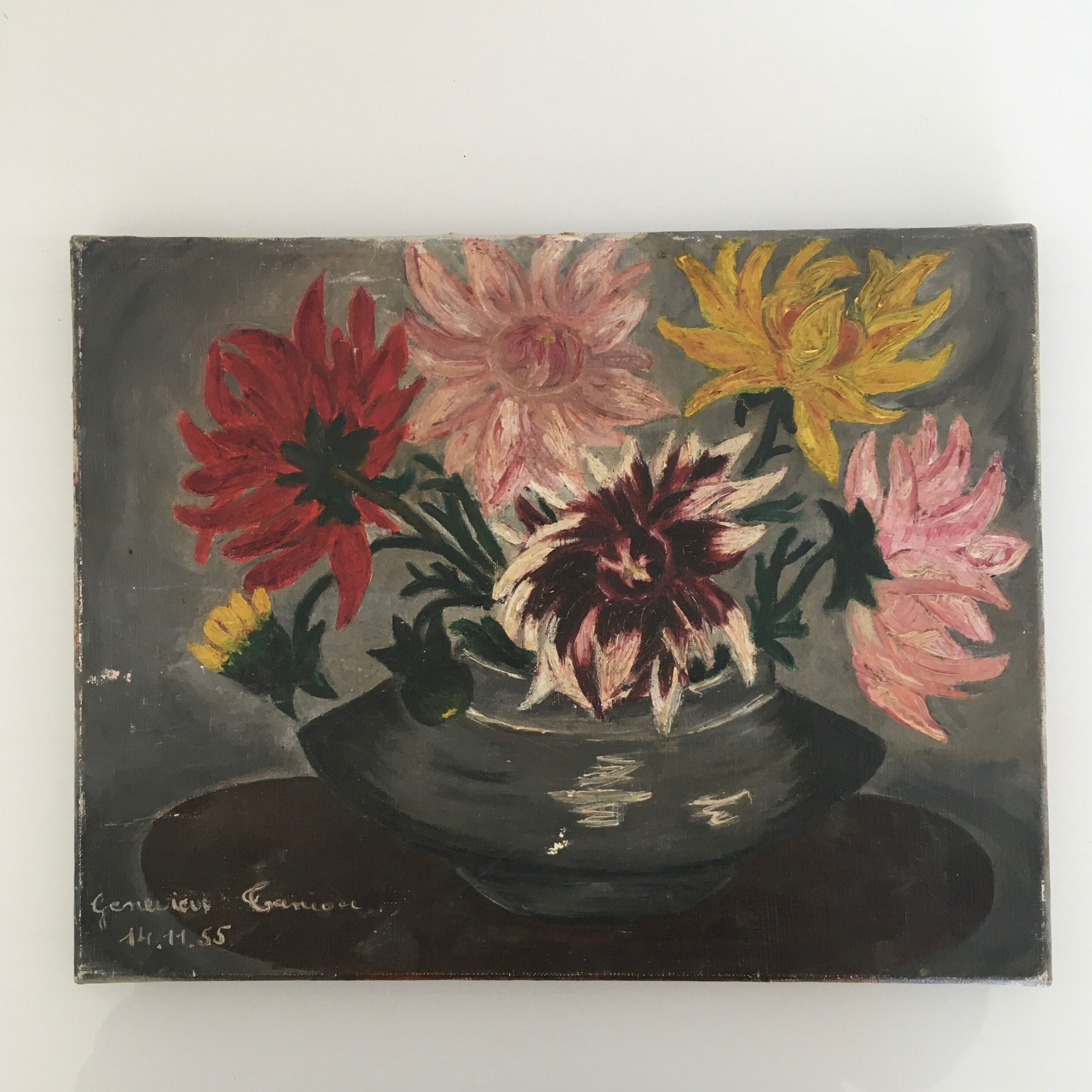 Ancient bouquet of dahlias