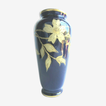 Porcelain vase of Limoges, gold enamelled oven blue, Eglantines, signed Boisnard