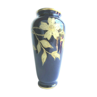 Porcelain vase of Limoges, gold enamelled oven blue, Eglantines, signed Boisnard