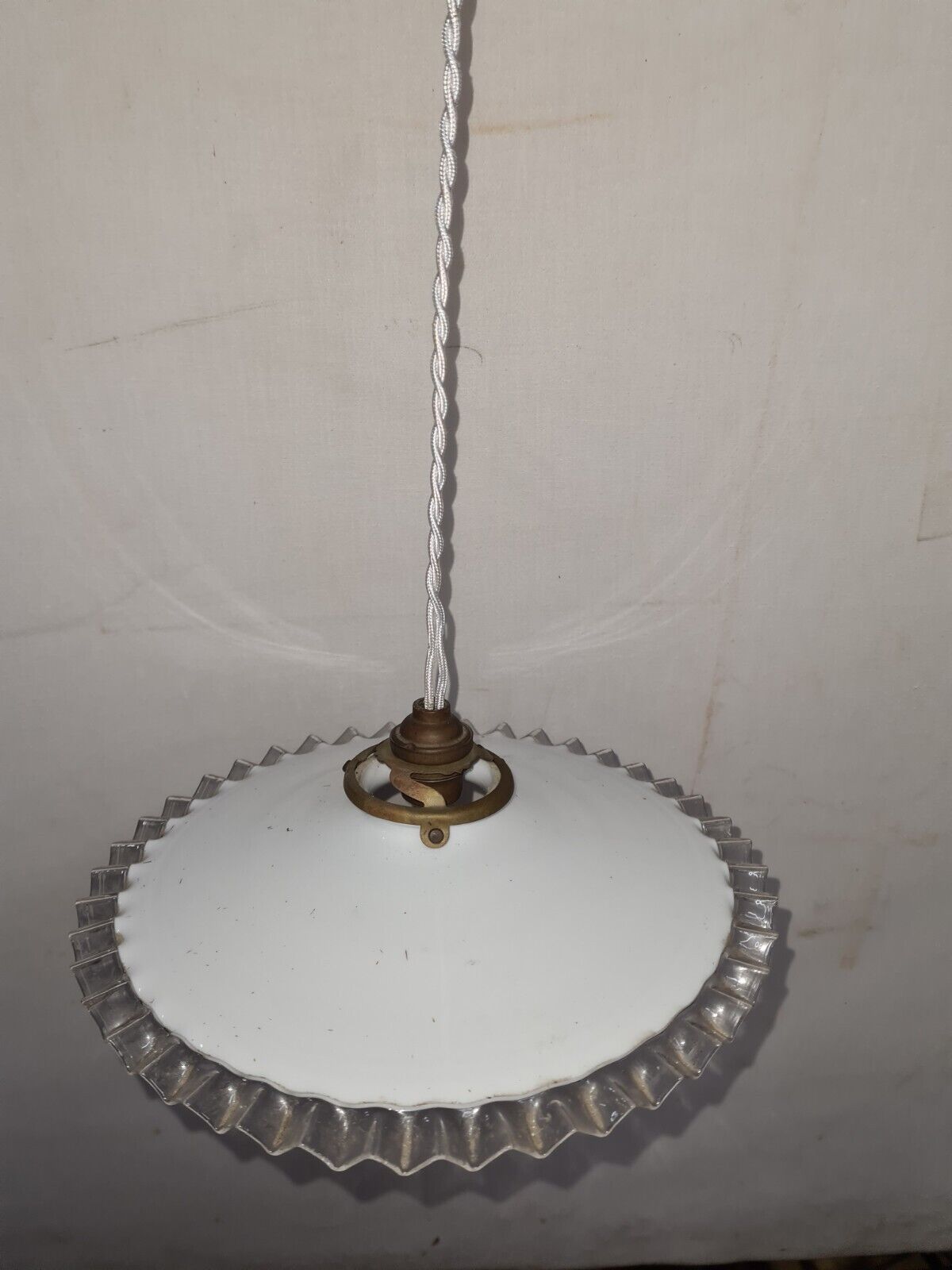 Porcelain rise and fall suspension