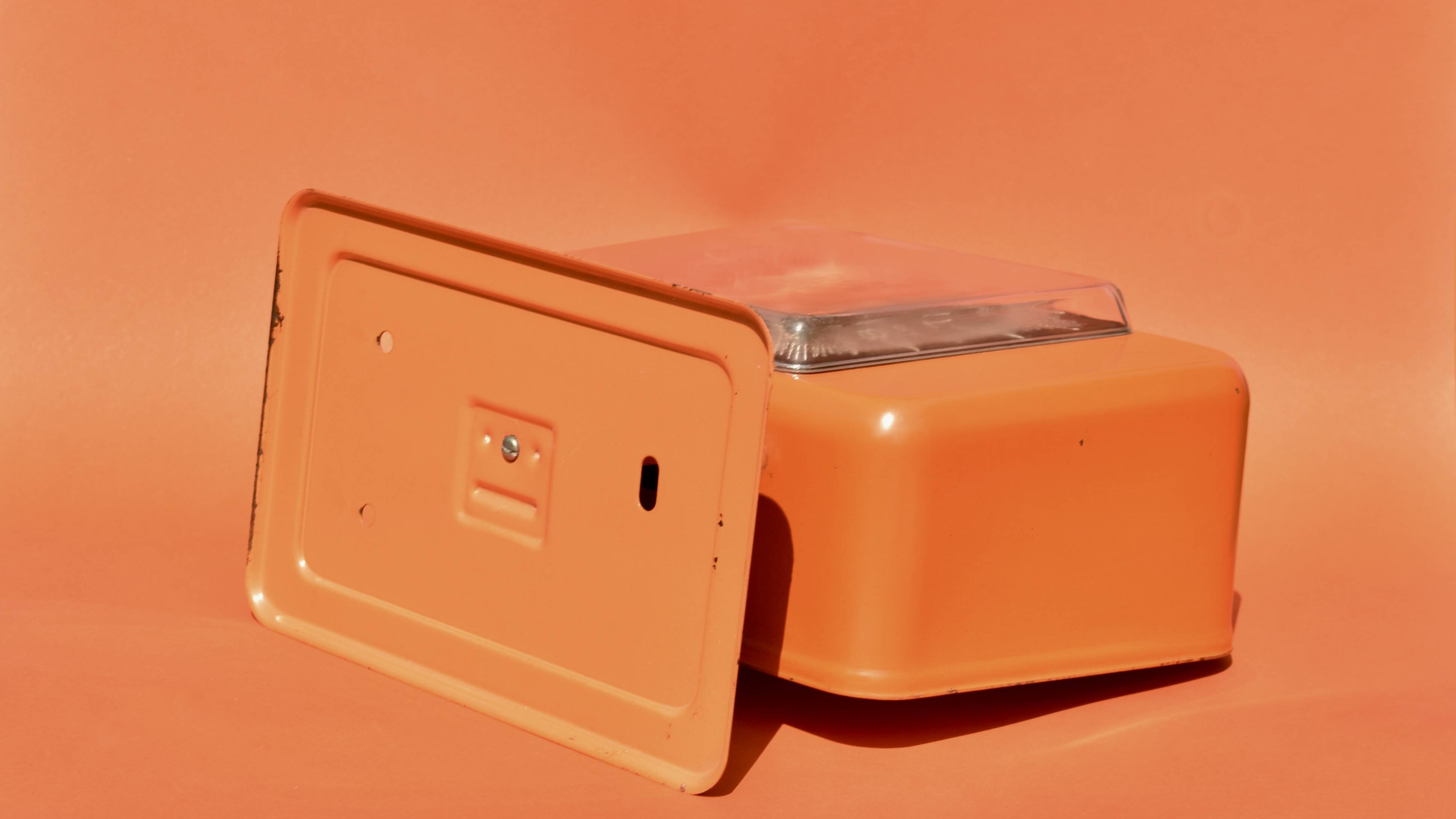 Stube - vintage household scale in orange painted metal - force 10 - 1960s
