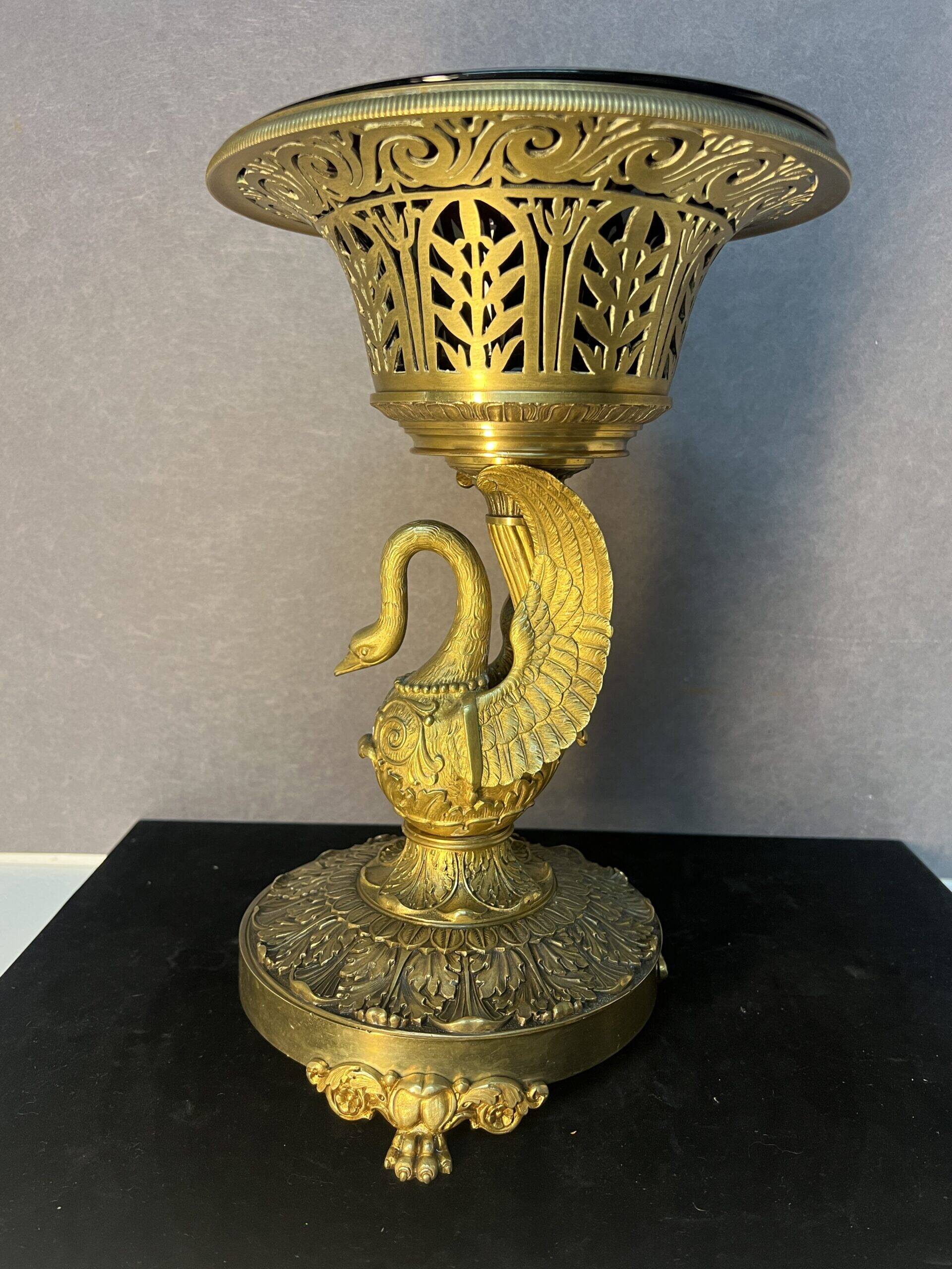 Très belle et ancienne coupe Empire DLG de Pierre-Philippe Thomire, décor de cygne