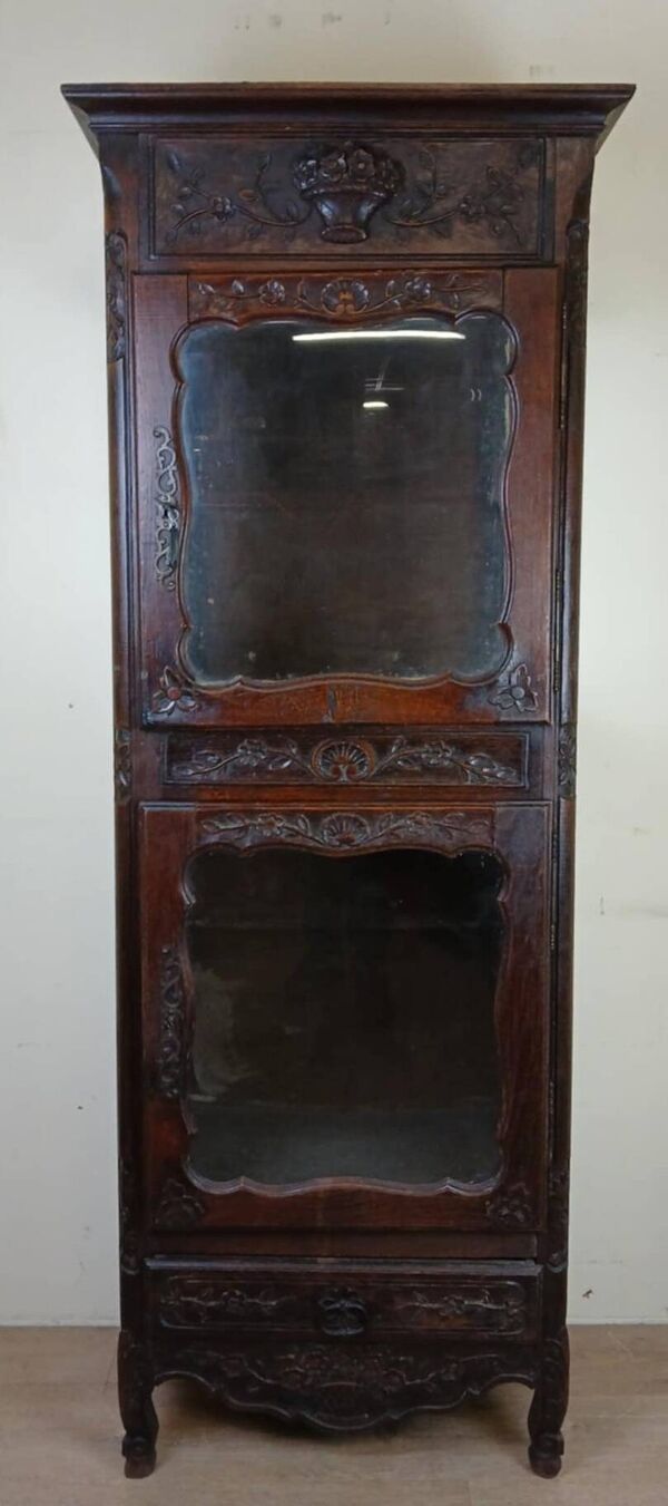 vitrine Louis XV Provençale en chêne vers 1850-1880  façade