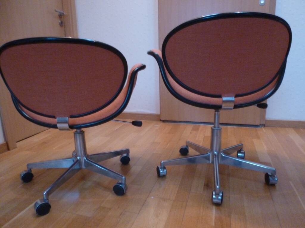 Pair of tulip swivel armchairs by Pierre Paulin for Artifort