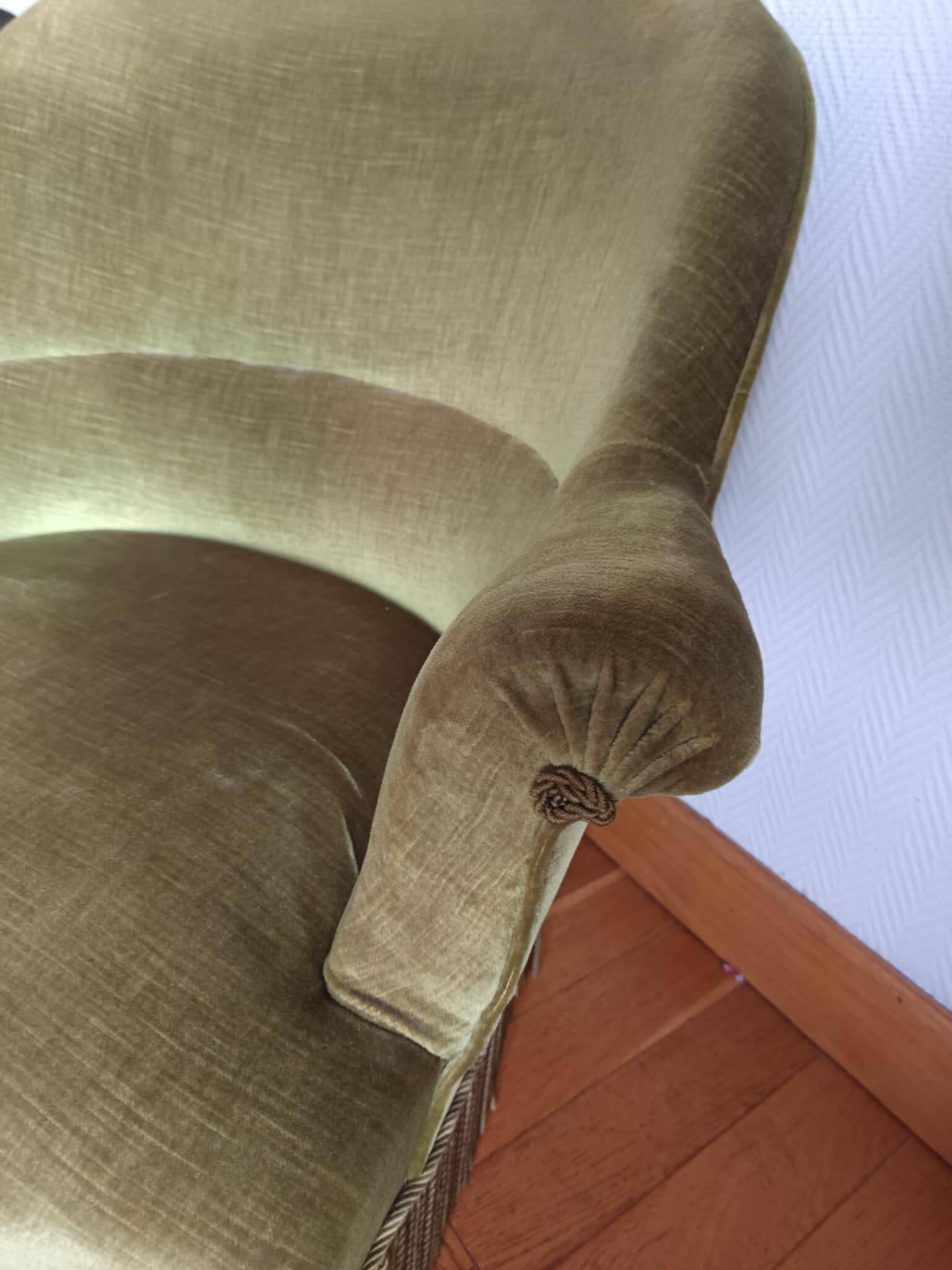 Fauteuil crapaud en velours vert art déco