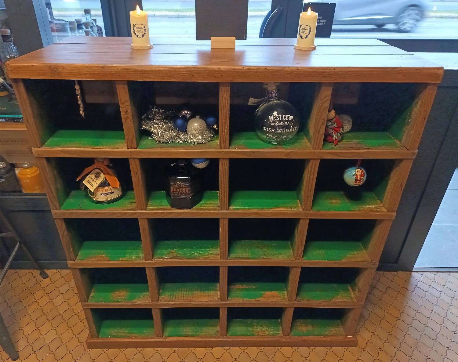 Workshop cabinet with compartments