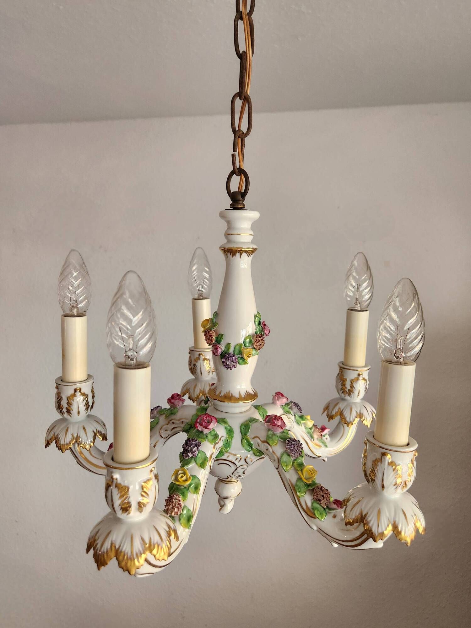 Handgeformt vergoldet vintage Porzellan Kronleuchter Capodimonte 1960er