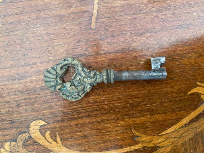 Game table Louis XV style, Napoleon III period (bronze fall and bronze belt, marqueteri