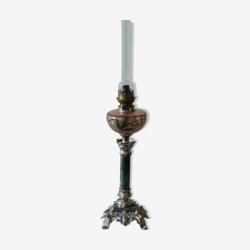 Lampe à pétrole fin xixème siècle montée sur colonne corinthienne.