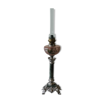 Lampe à pétrole fin xixème siècle montée sur colonne corinthienne.