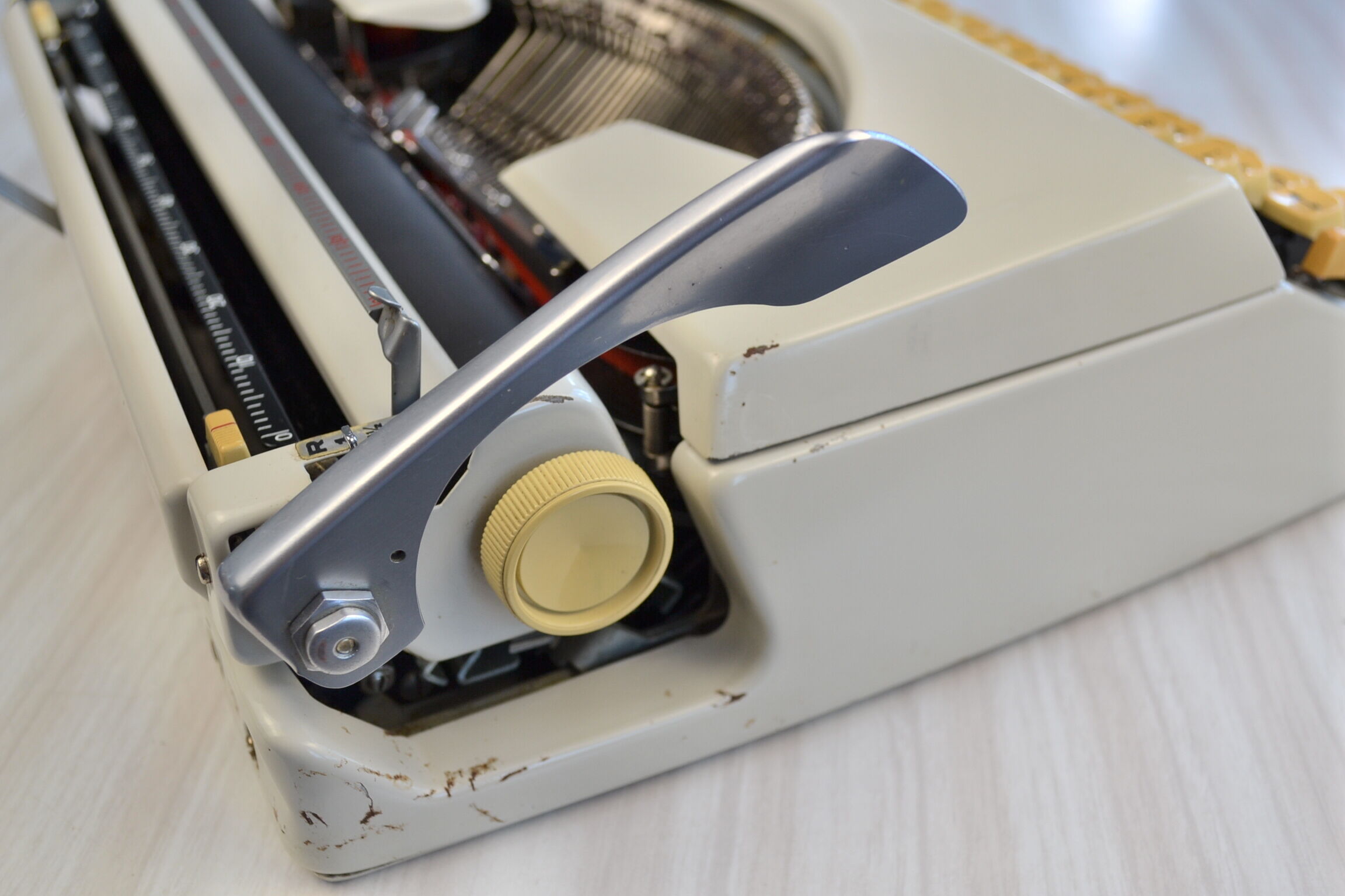 Brother Deluxe 900 typewriter - vintage 60 (new ribbon)